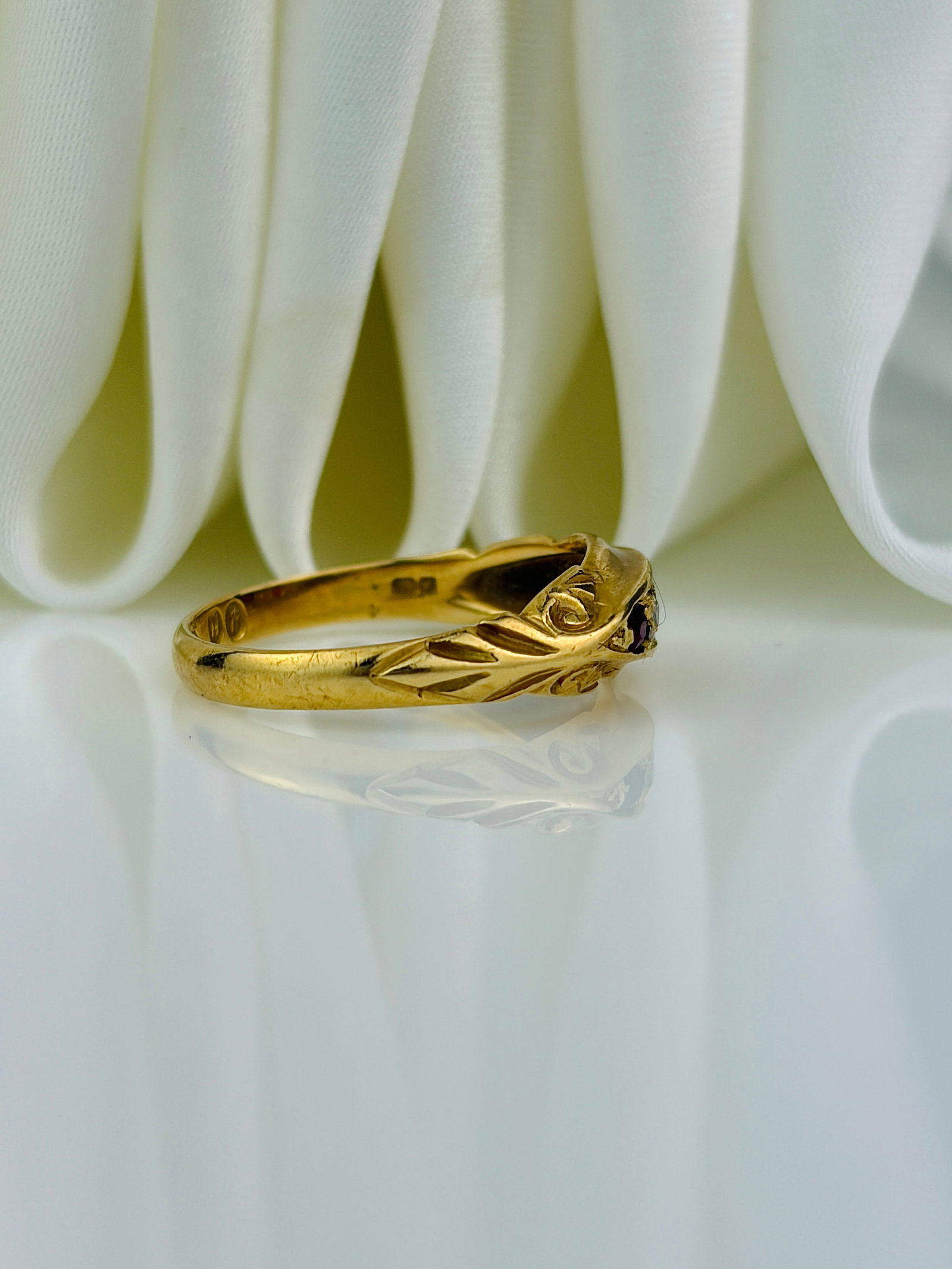 ANTIQUE 18CT YELLOW GOLD RUBY AND DIAMOND 5 STONE SCROLL RING - 2