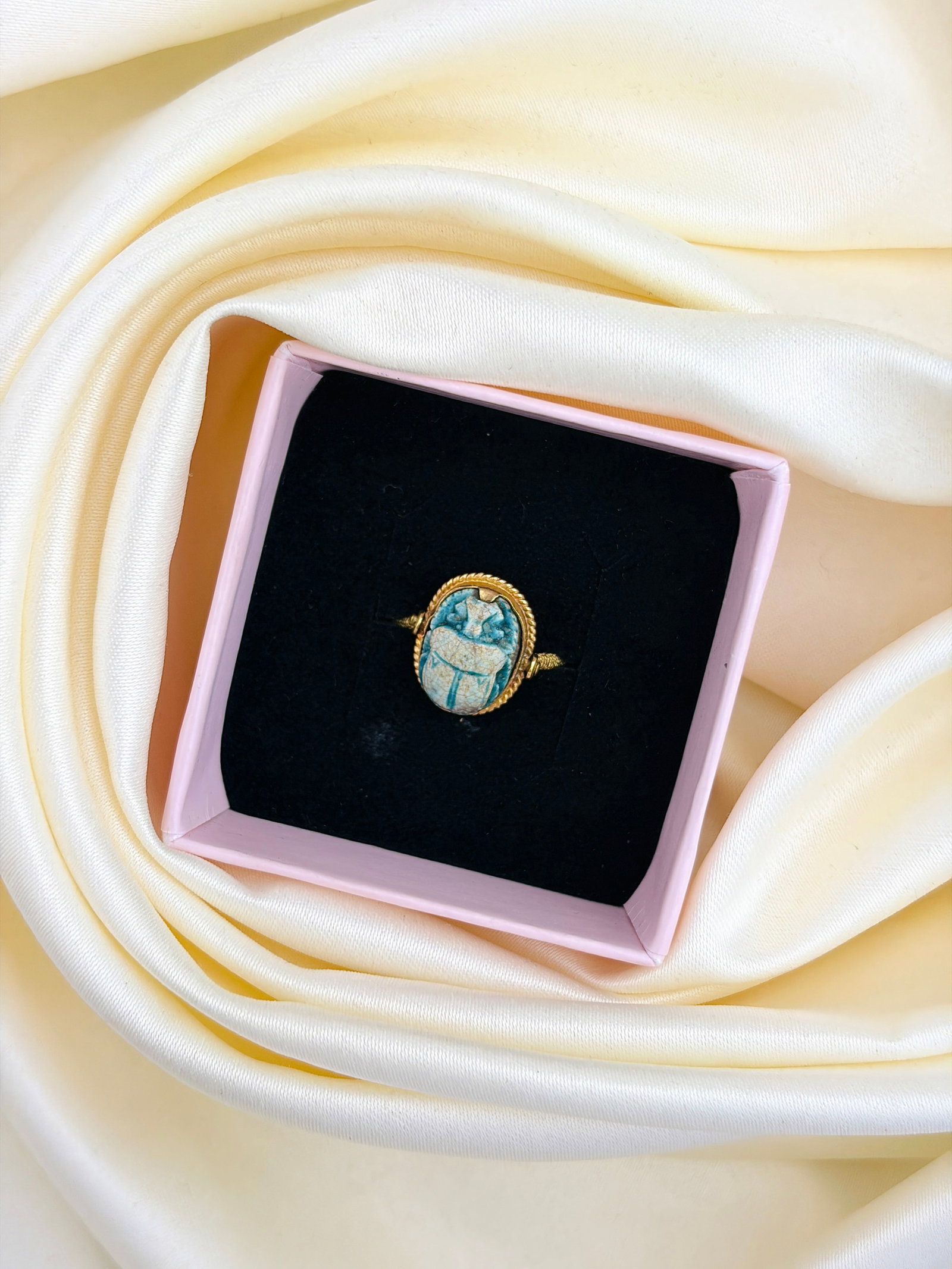 RARE ANTIQUE SPINNING CARVED SCARAB RING IN 18CT GOLD - 10