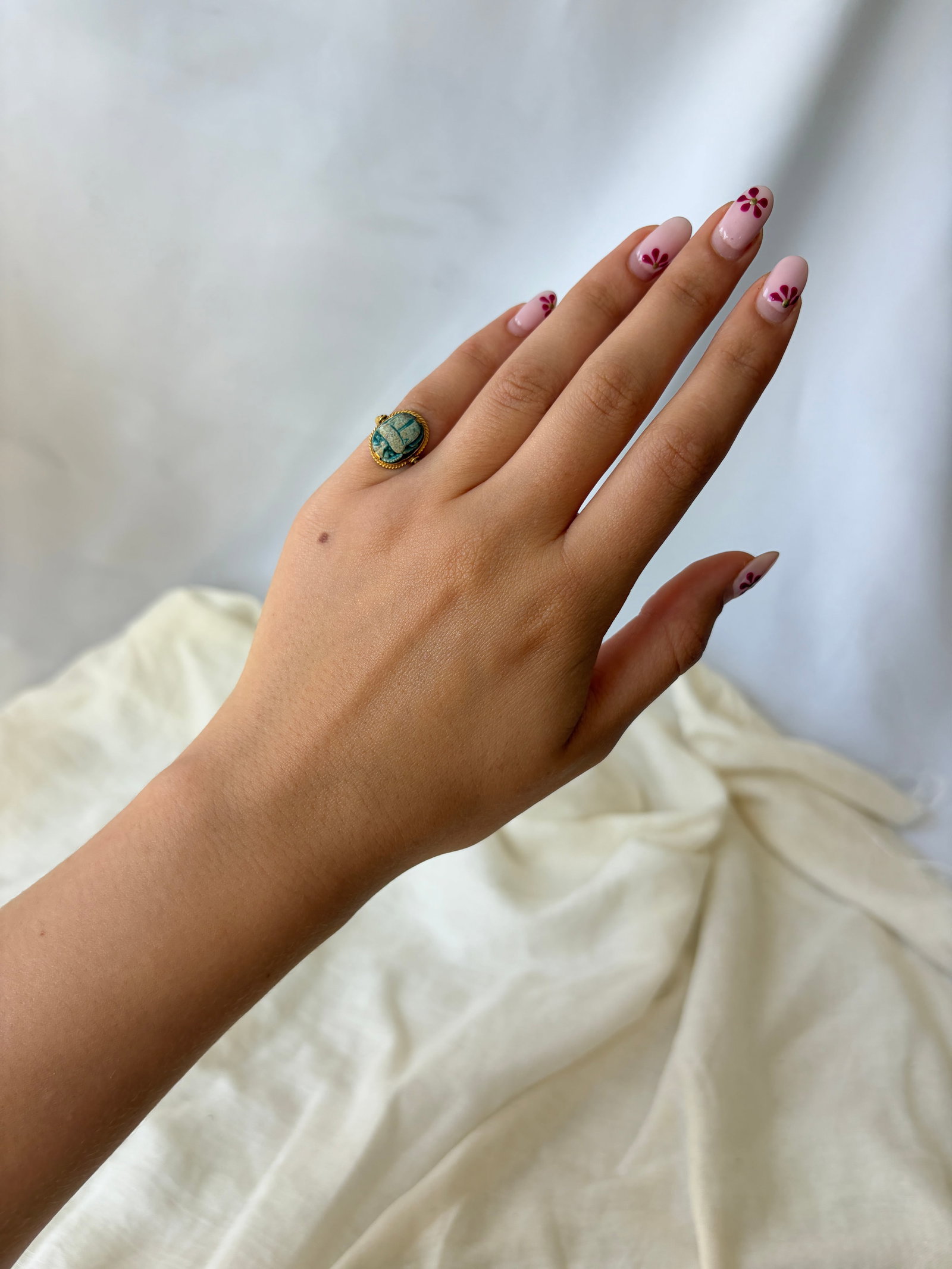 RARE ANTIQUE SPINNING CARVED SCARAB RING IN 18CT GOLD - 2
