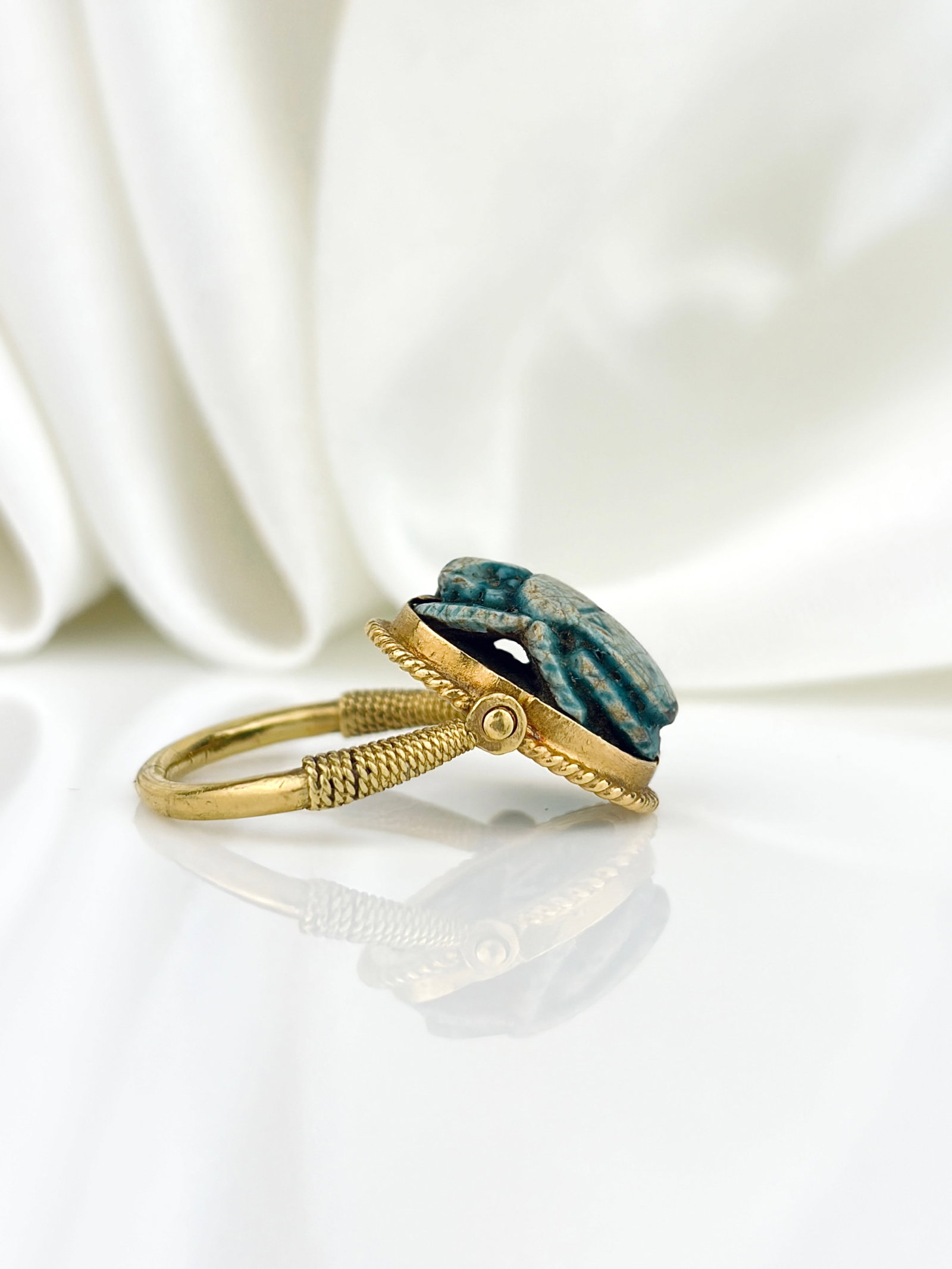 RARE ANTIQUE SPINNING CARVED SCARAB RING IN 18CT GOLD - 5