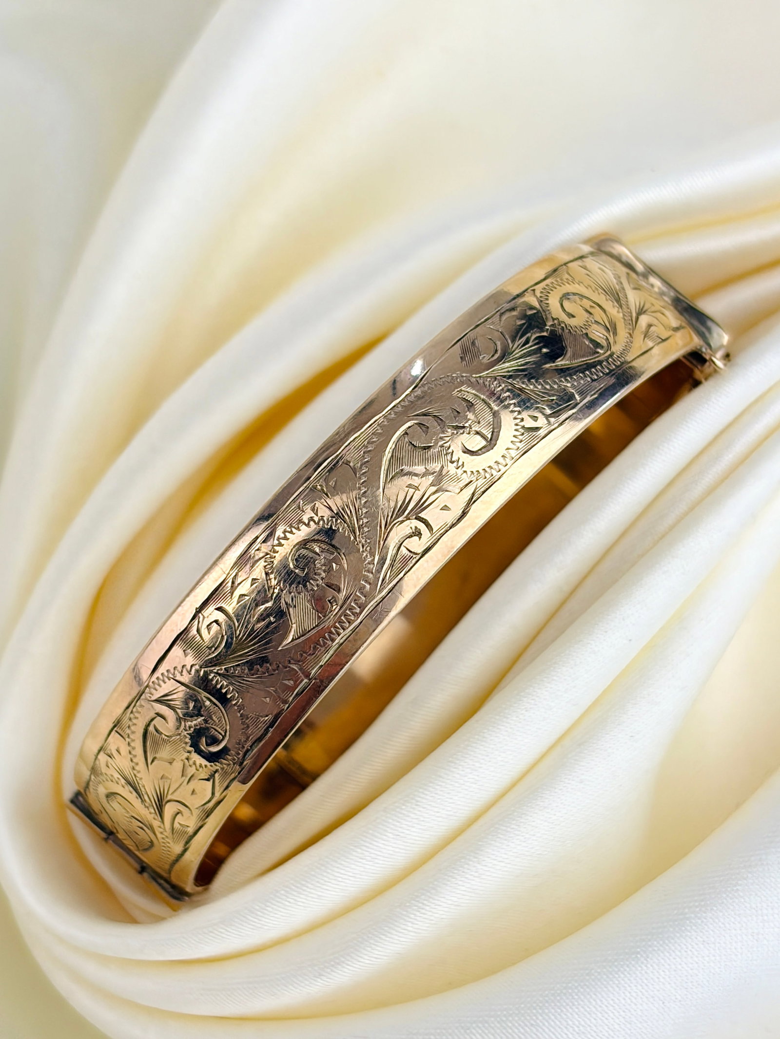 Chunky Vintage 1/5th 9ct Rolled Gold Swirl Bangle - 7