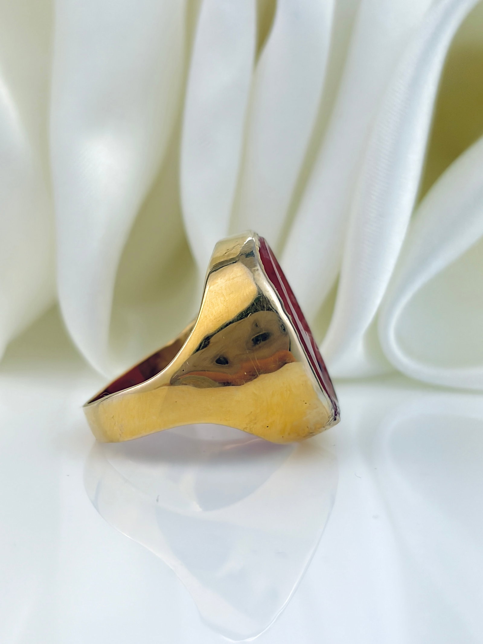 ANTIQUE 9CT YELLOW GOLD LARGE CARVED CARNELIAN INTAGLIO RING - 2