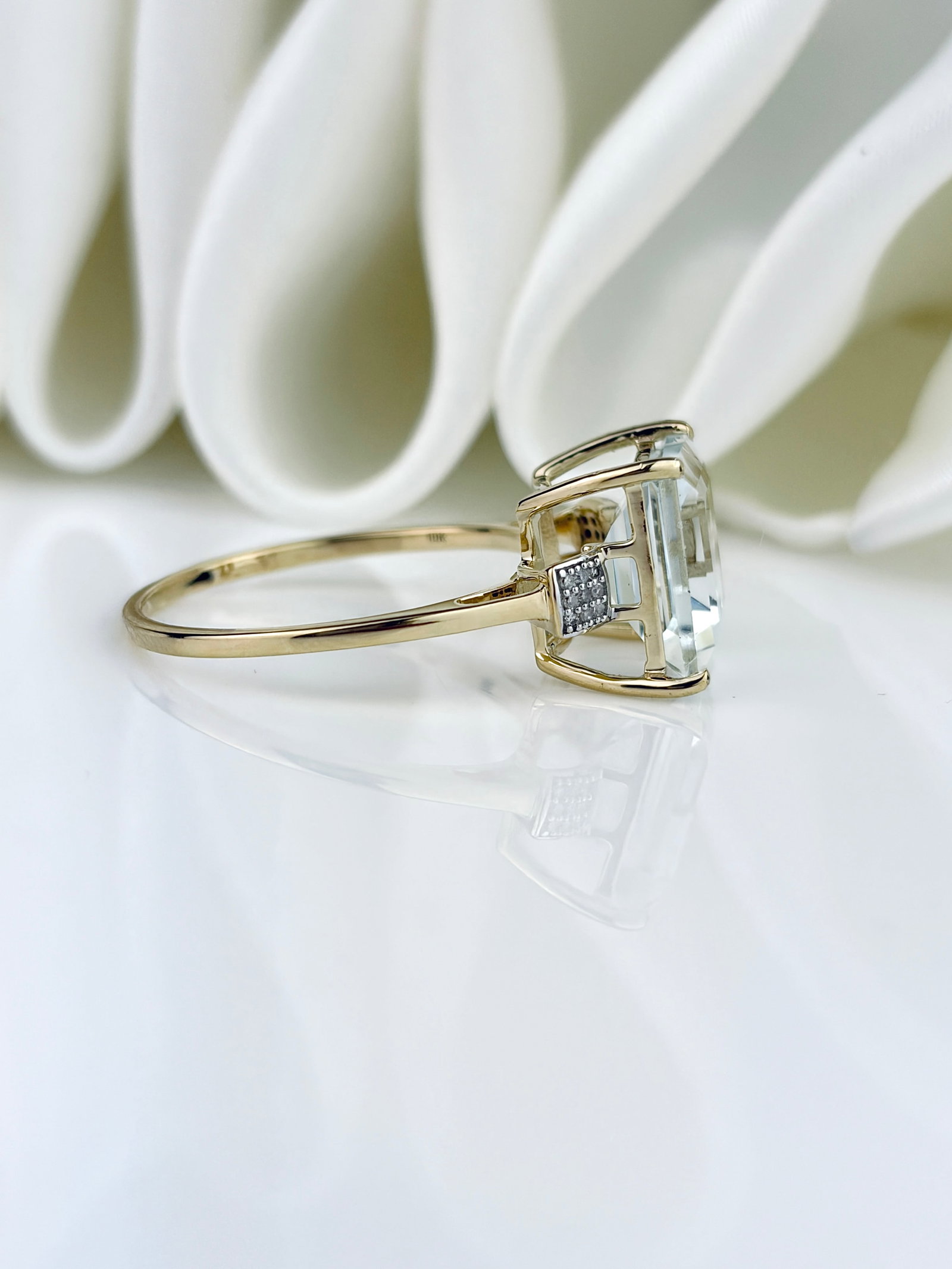 Vintage 9ct Yellow Gold Square Cut Aquamarine Cocktail Ring with Diamond Shoulders - 2