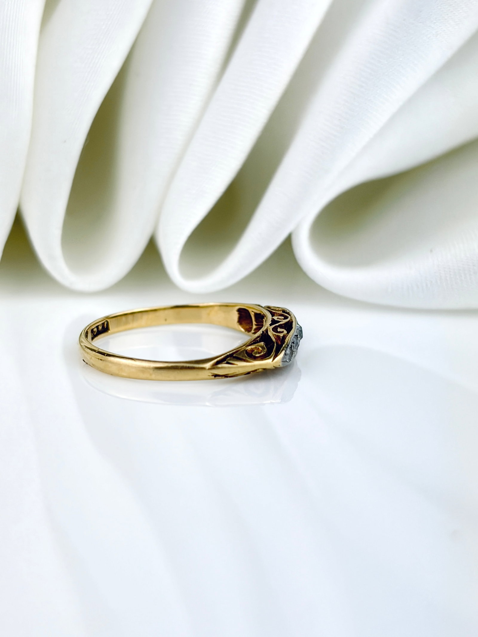ANTIQUE 18CT YELLOW GOLD DIAMOND 5 STONE BOAT RING - 2