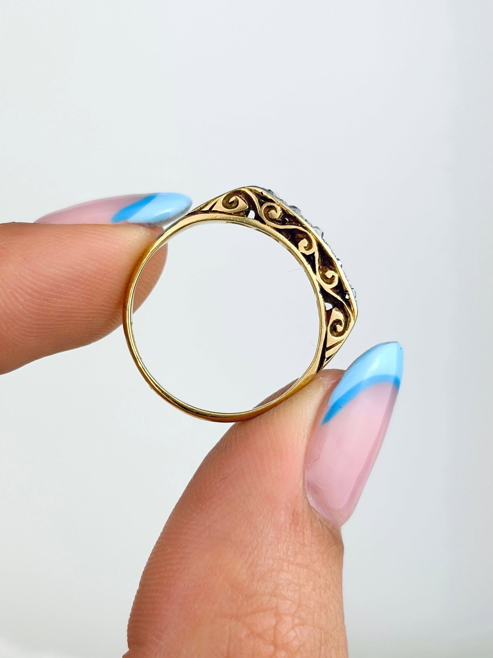 ANTIQUE 18CT YELLOW GOLD DIAMOND 5 STONE BOAT RING - 6