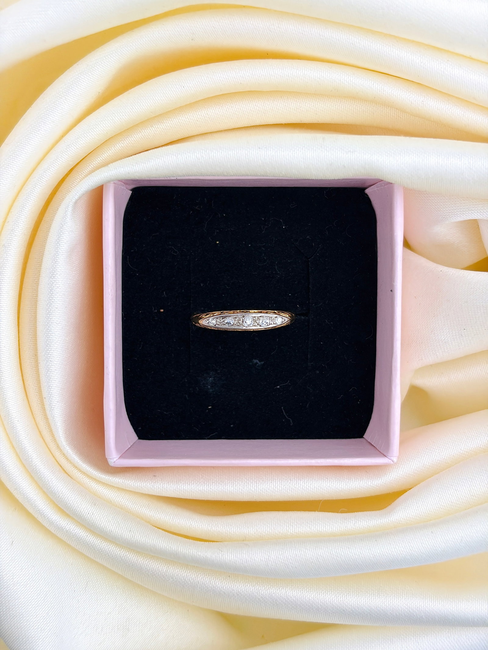 ANTIQUE 18CT YELLOW GOLD DIAMOND 5 STONE BOAT RING - 9