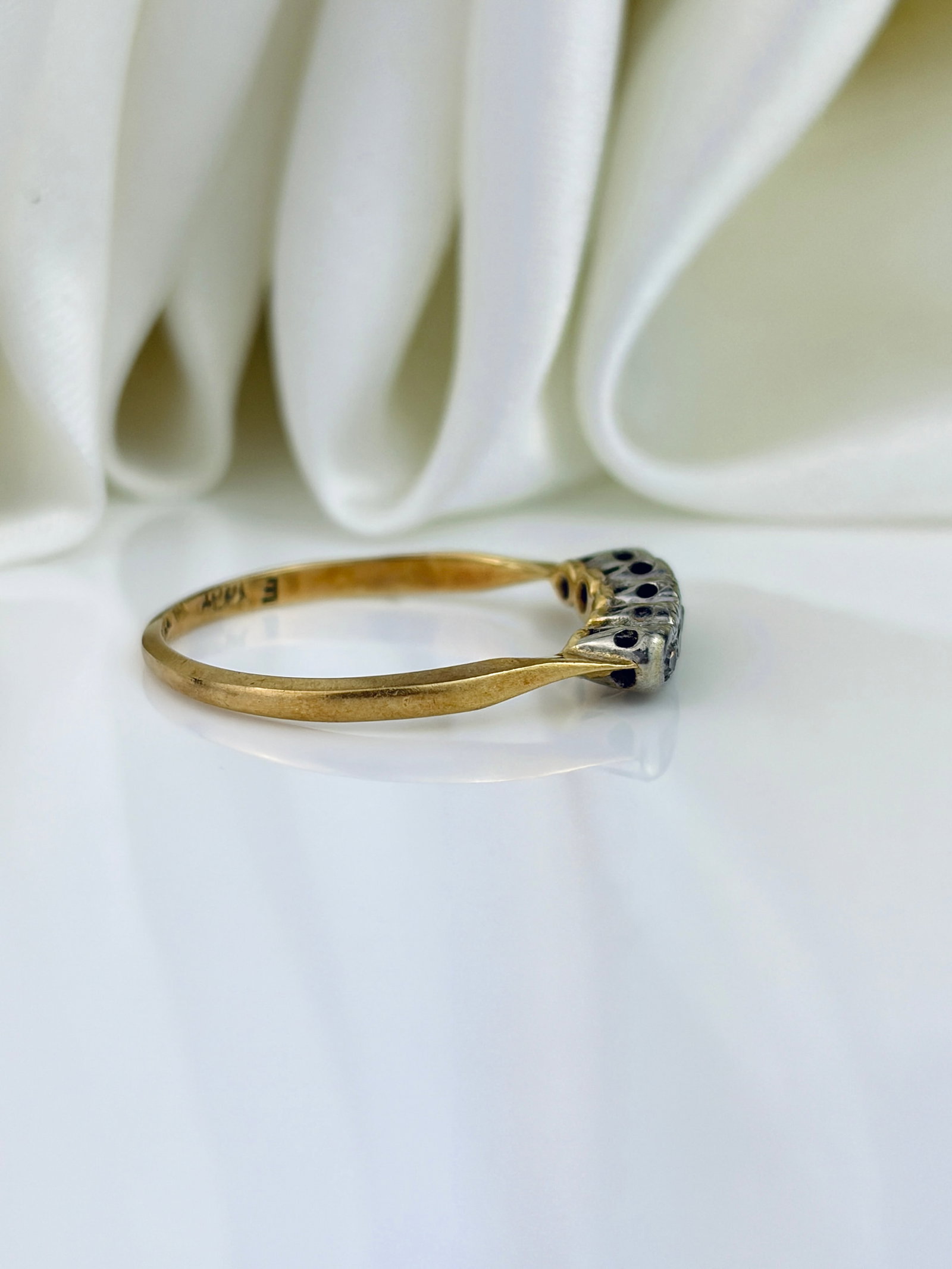 WONDERFUL C.1936 18CT GOLD AND PLATINUM DIAMOND 5 STONE RING - 2