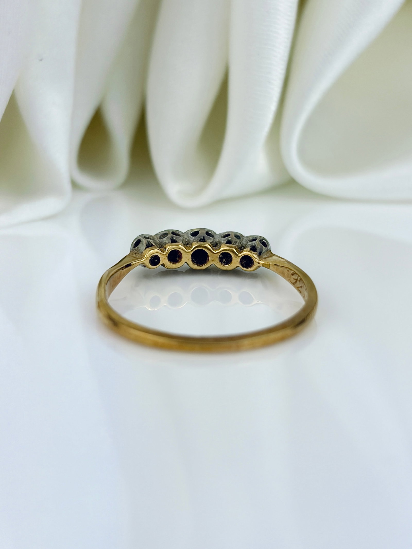 WONDERFUL C.1936 18CT GOLD AND PLATINUM DIAMOND 5 STONE RING - 3