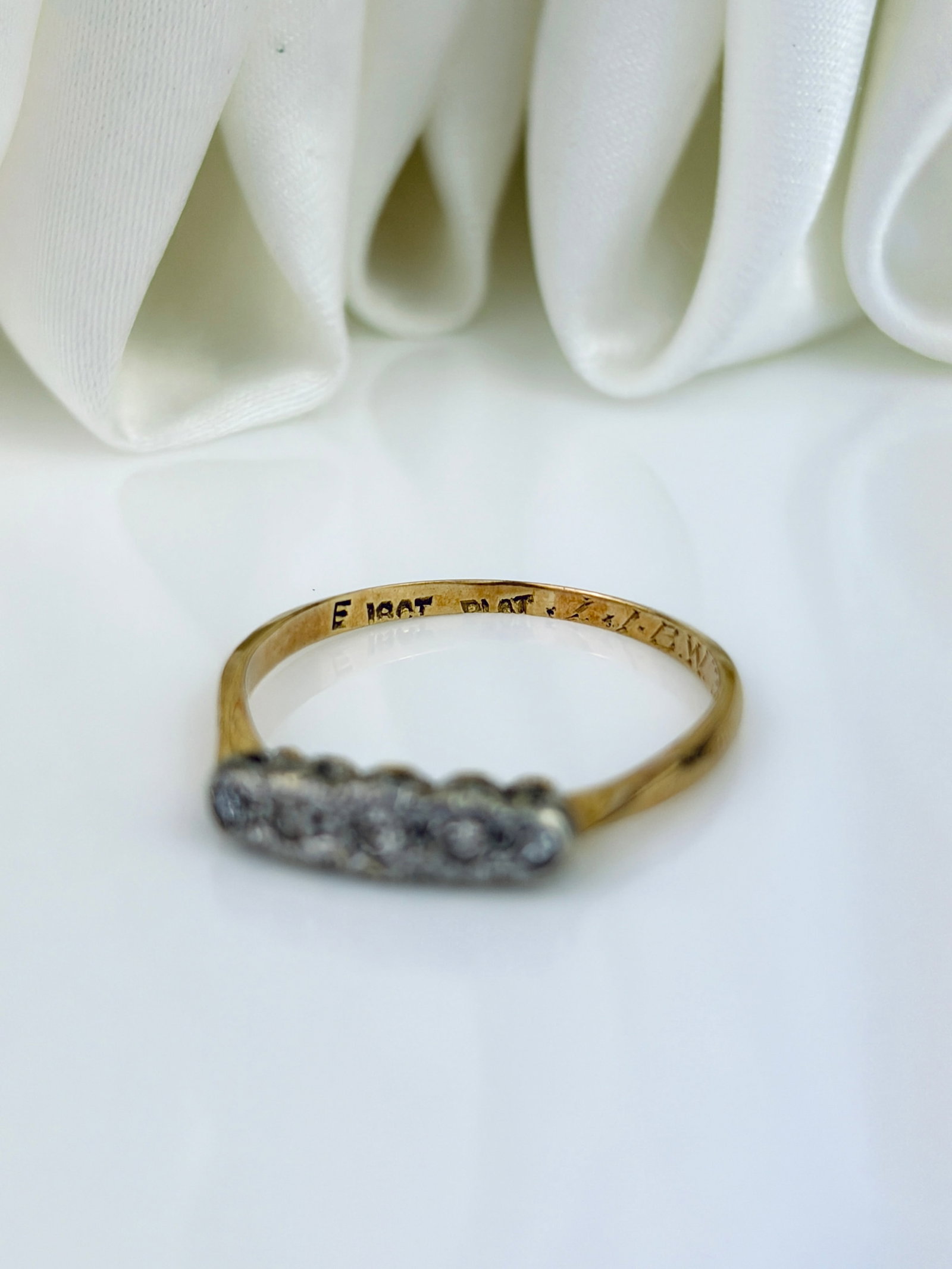 WONDERFUL C.1936 18CT GOLD AND PLATINUM DIAMOND 5 STONE RING - 4