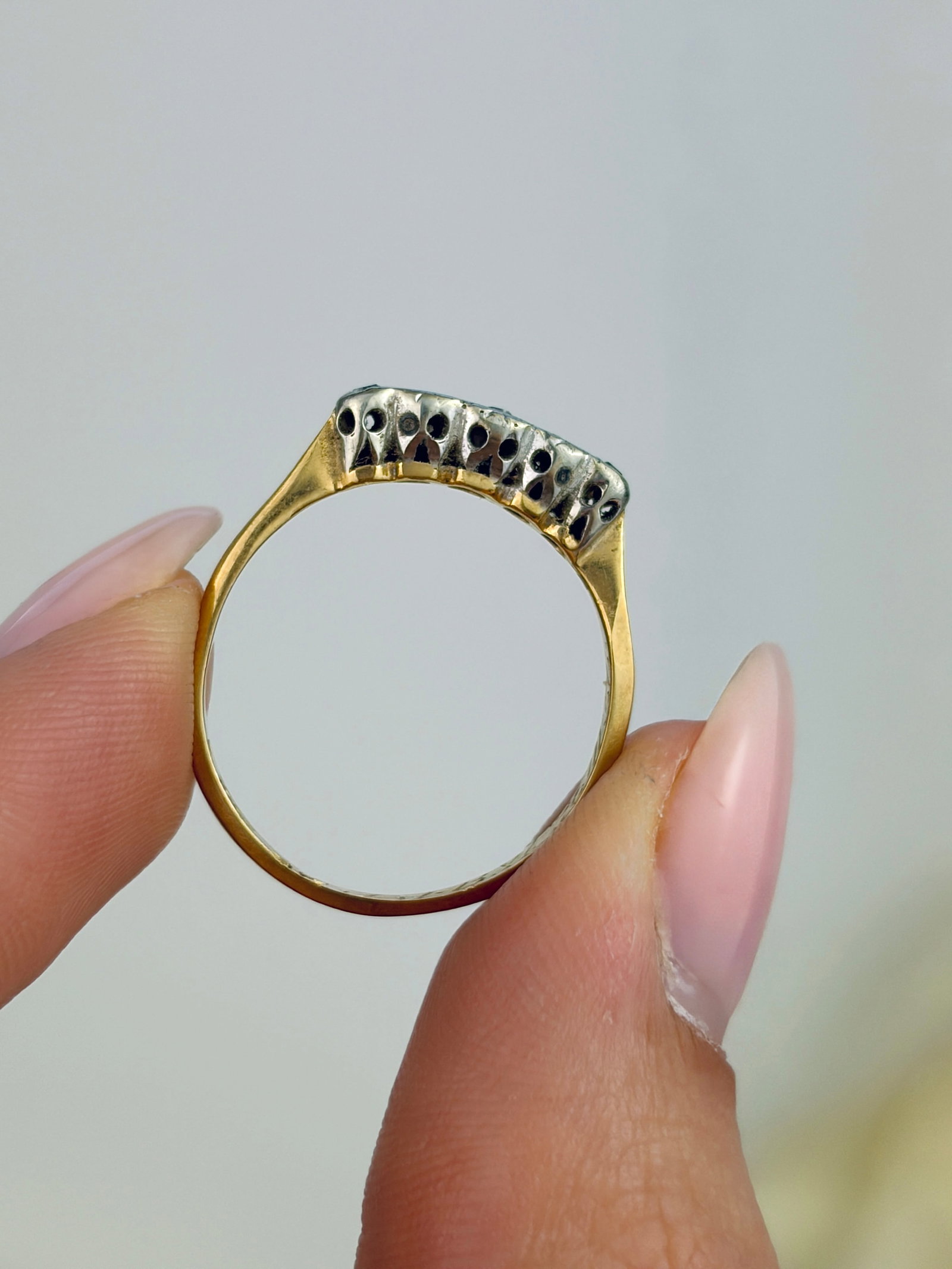 WONDERFUL C.1936 18CT GOLD AND PLATINUM DIAMOND 5 STONE RING - 6