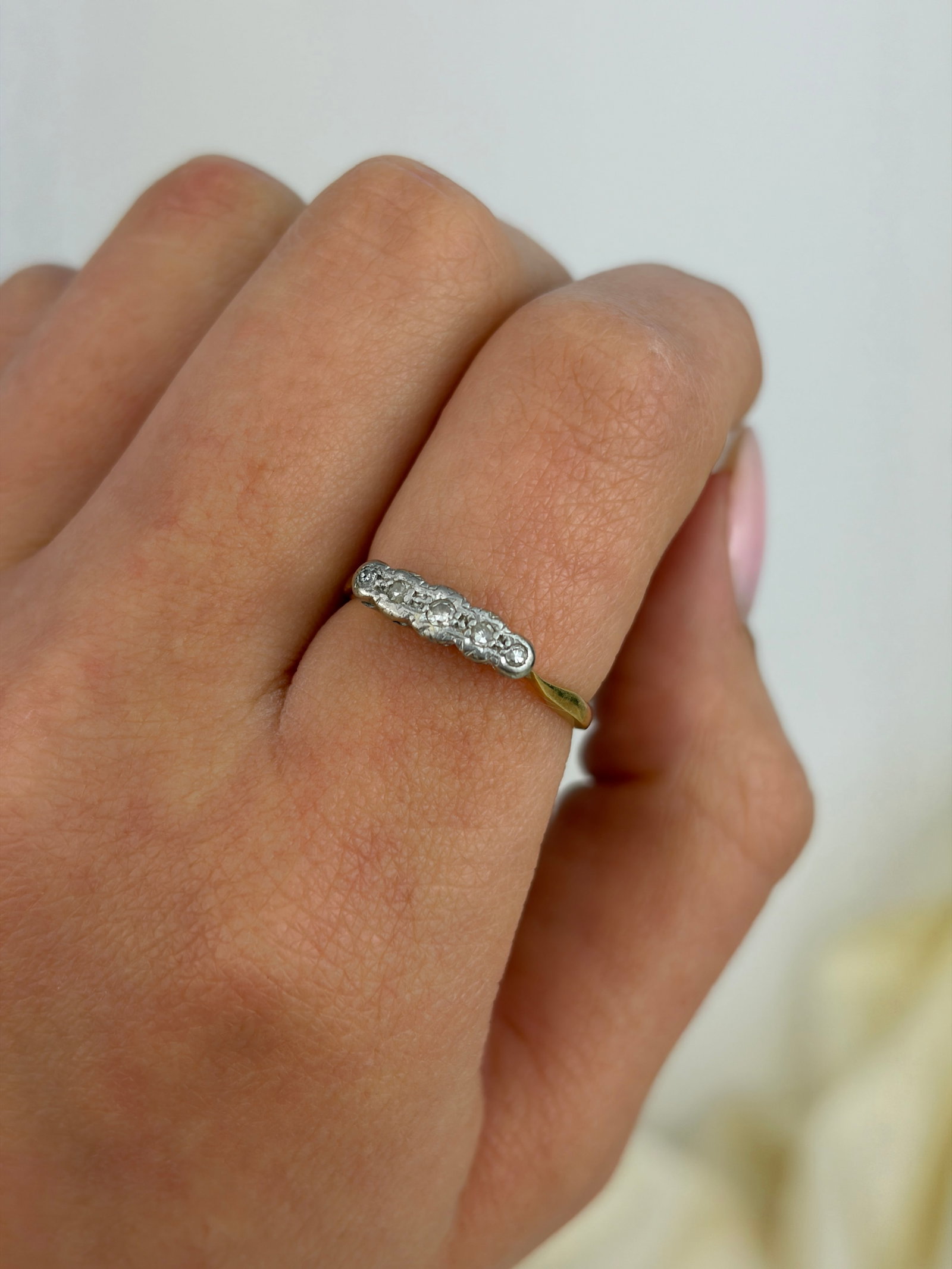 WONDERFUL C.1936 18CT GOLD AND PLATINUM DIAMOND 5 STONE RING - 8