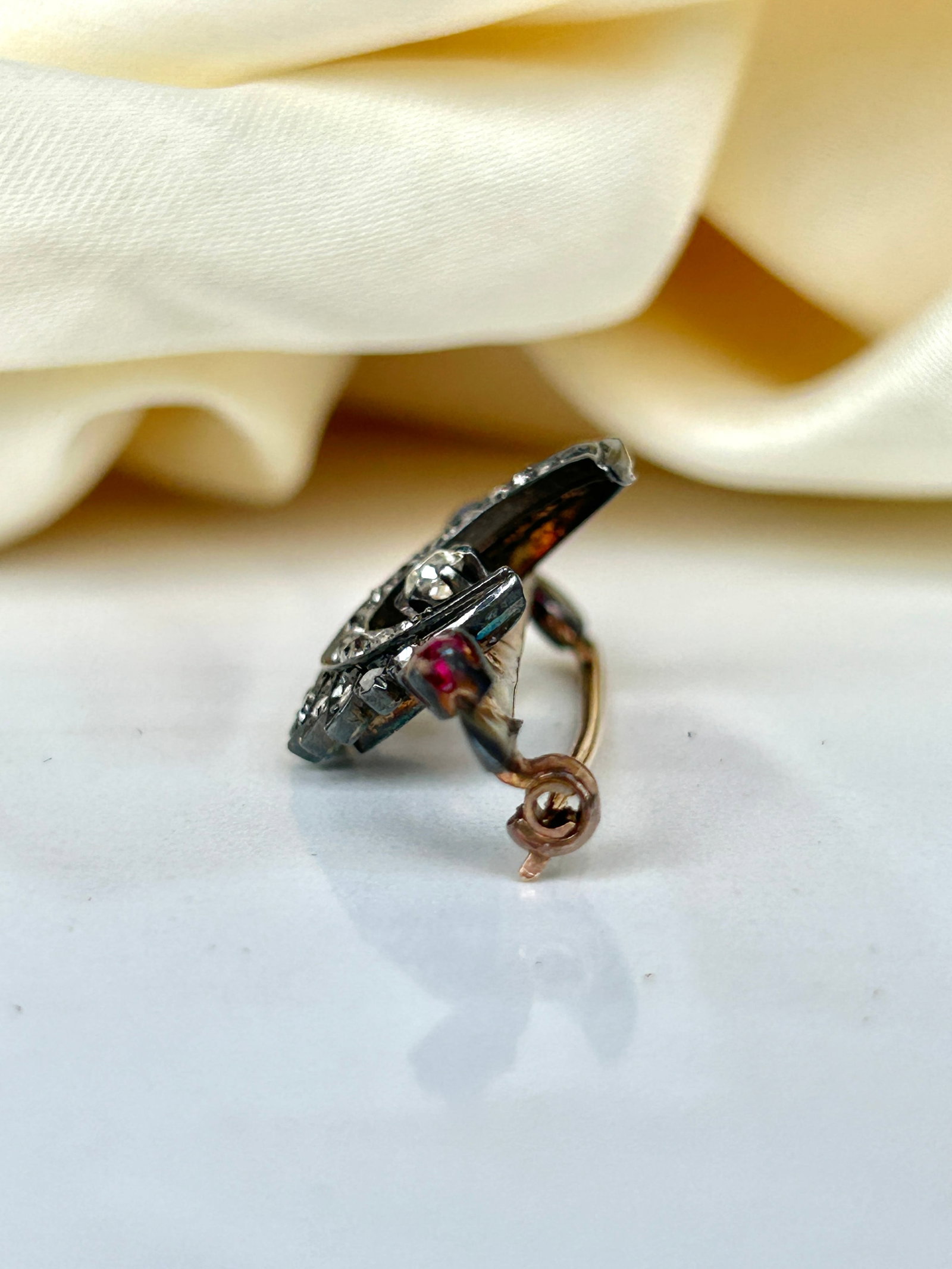 Antique double row diamond crescent brooch with diamond center and ruby and sapphire ends in gold - 4