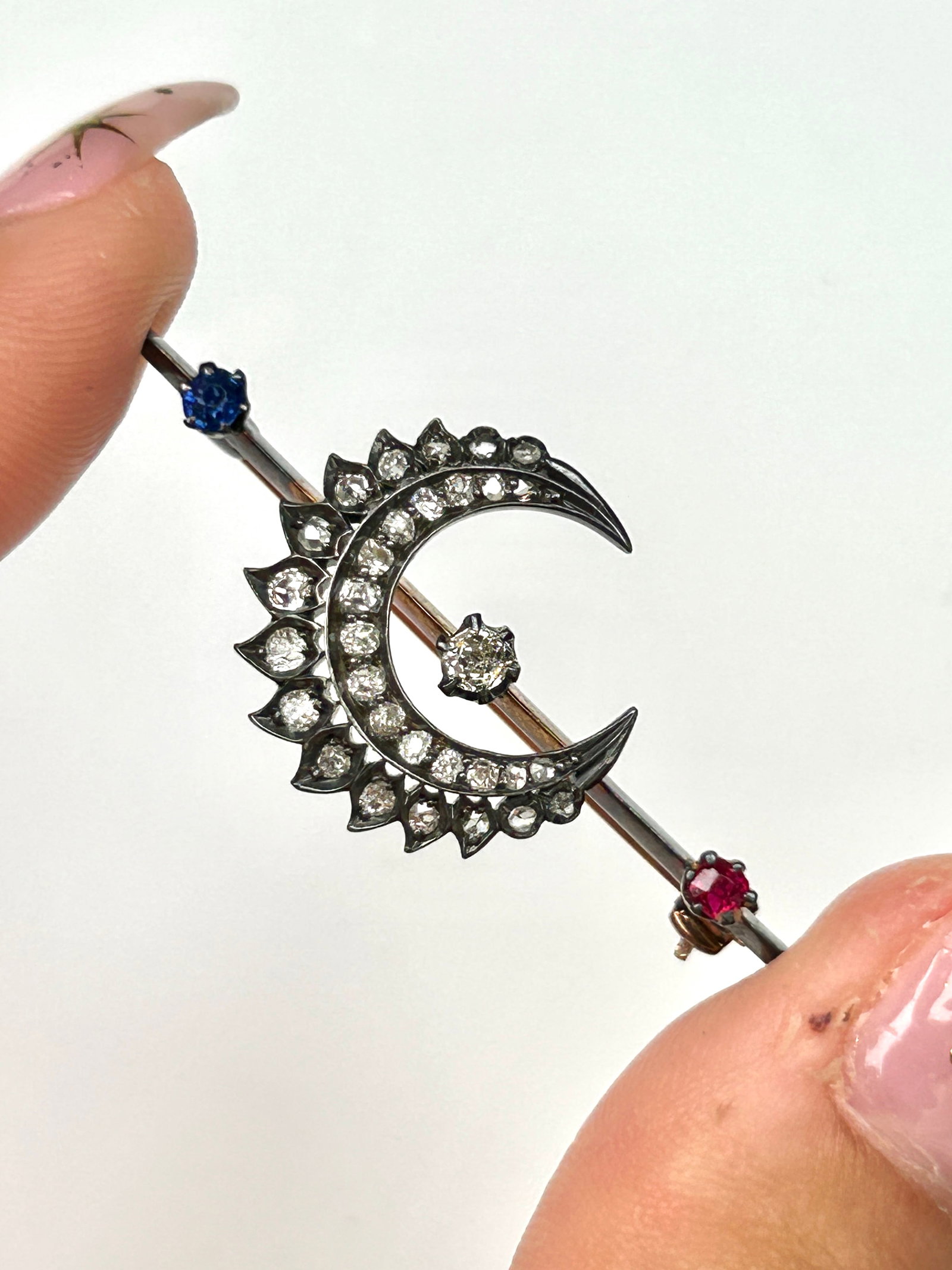 Antique double row diamond crescent brooch with diamond center and ruby and sapphire ends in gold - 6