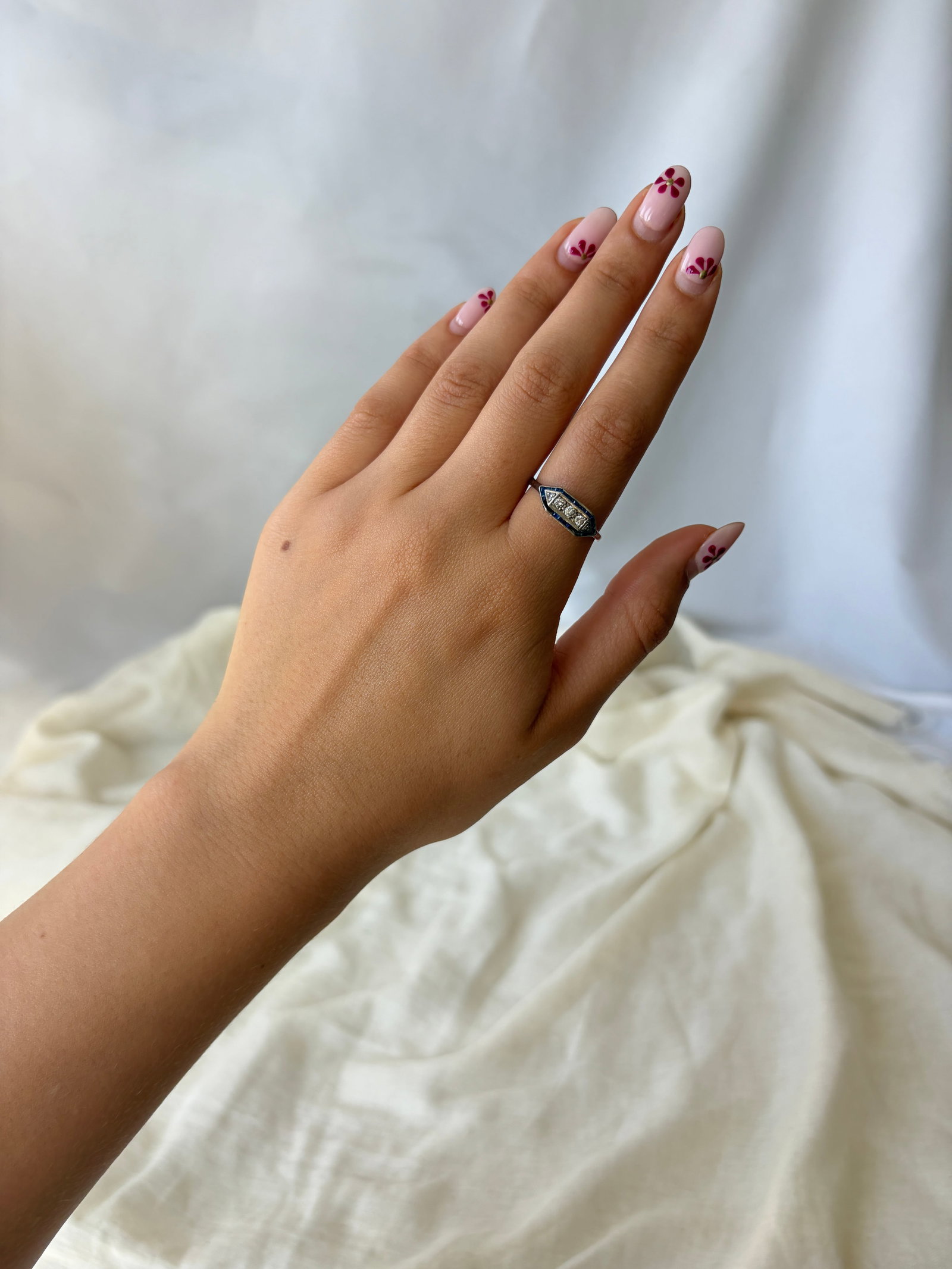 ANTIQUE ART DECO SAPPHIRE AND DIAMOND RING - 2
