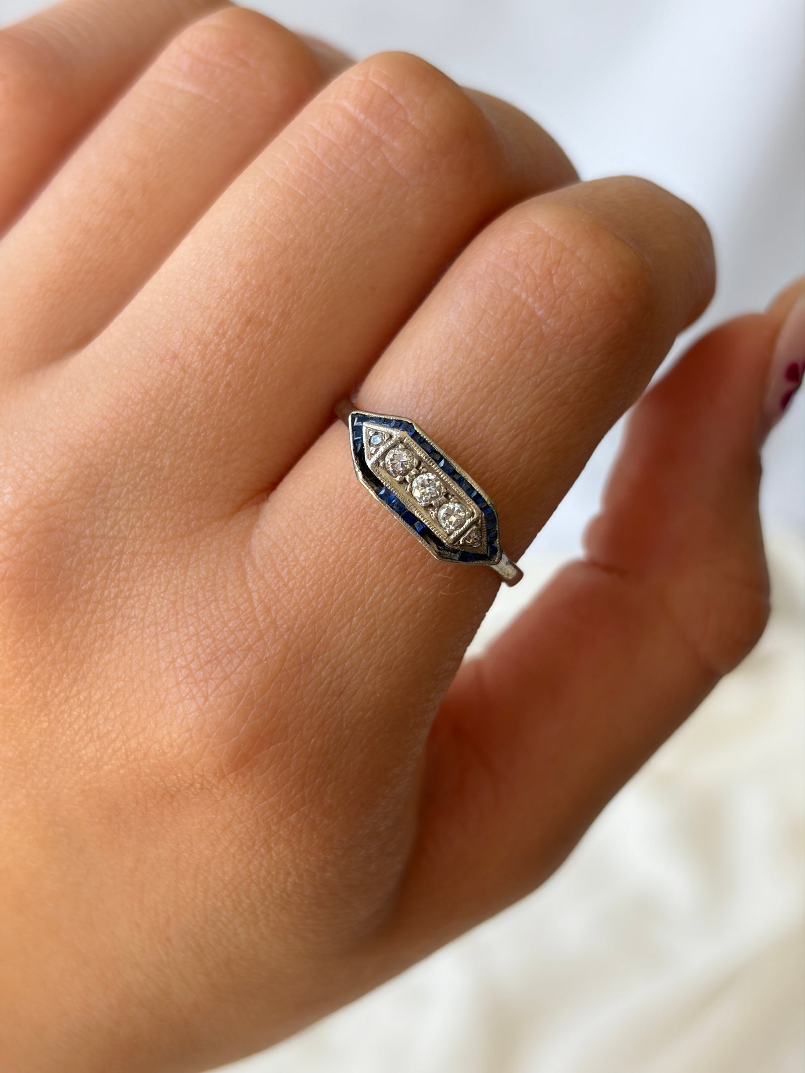 ANTIQUE ART DECO SAPPHIRE AND DIAMOND RING - 3