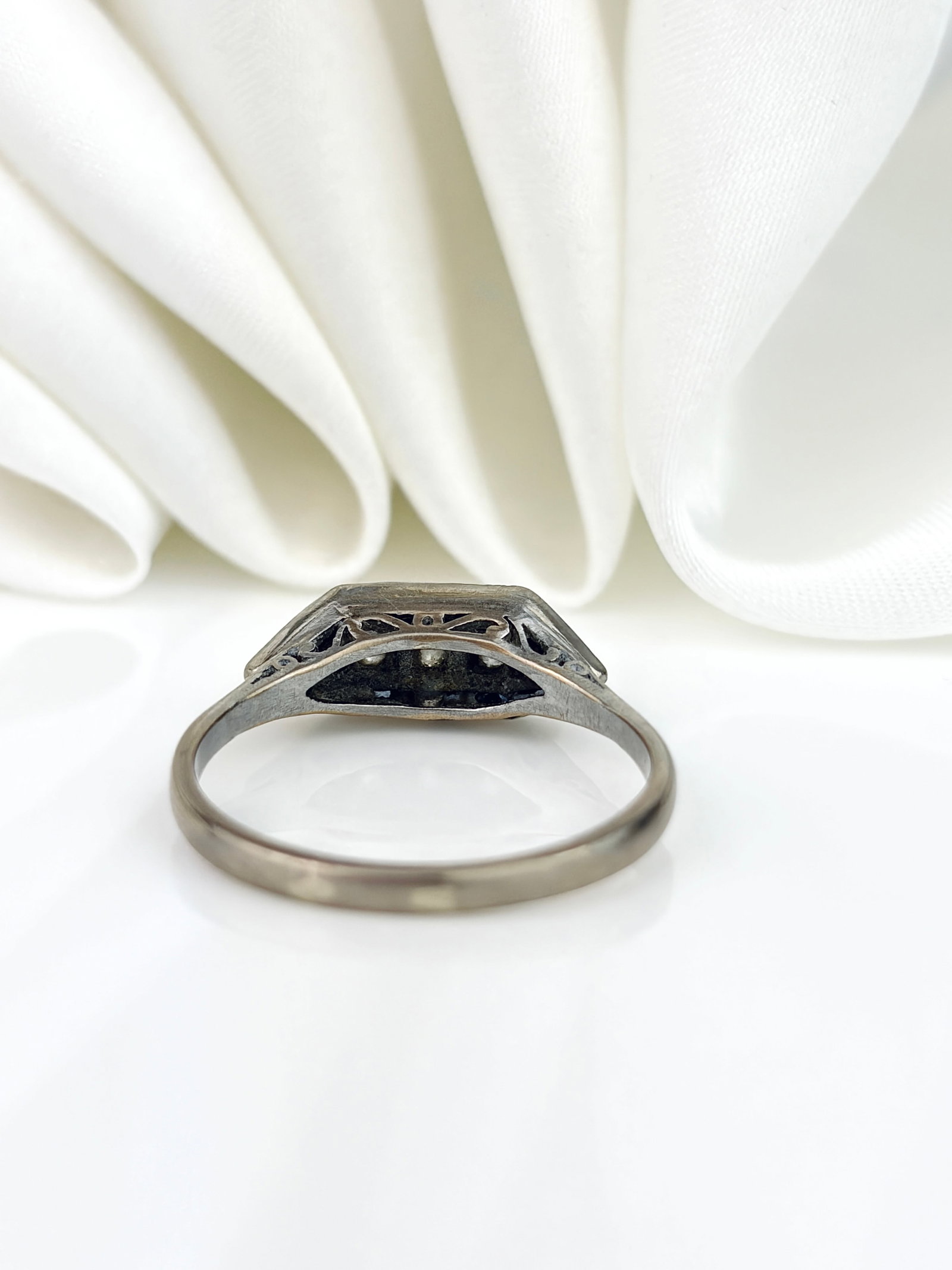 ANTIQUE ART DECO SAPPHIRE AND DIAMOND RING - 5
