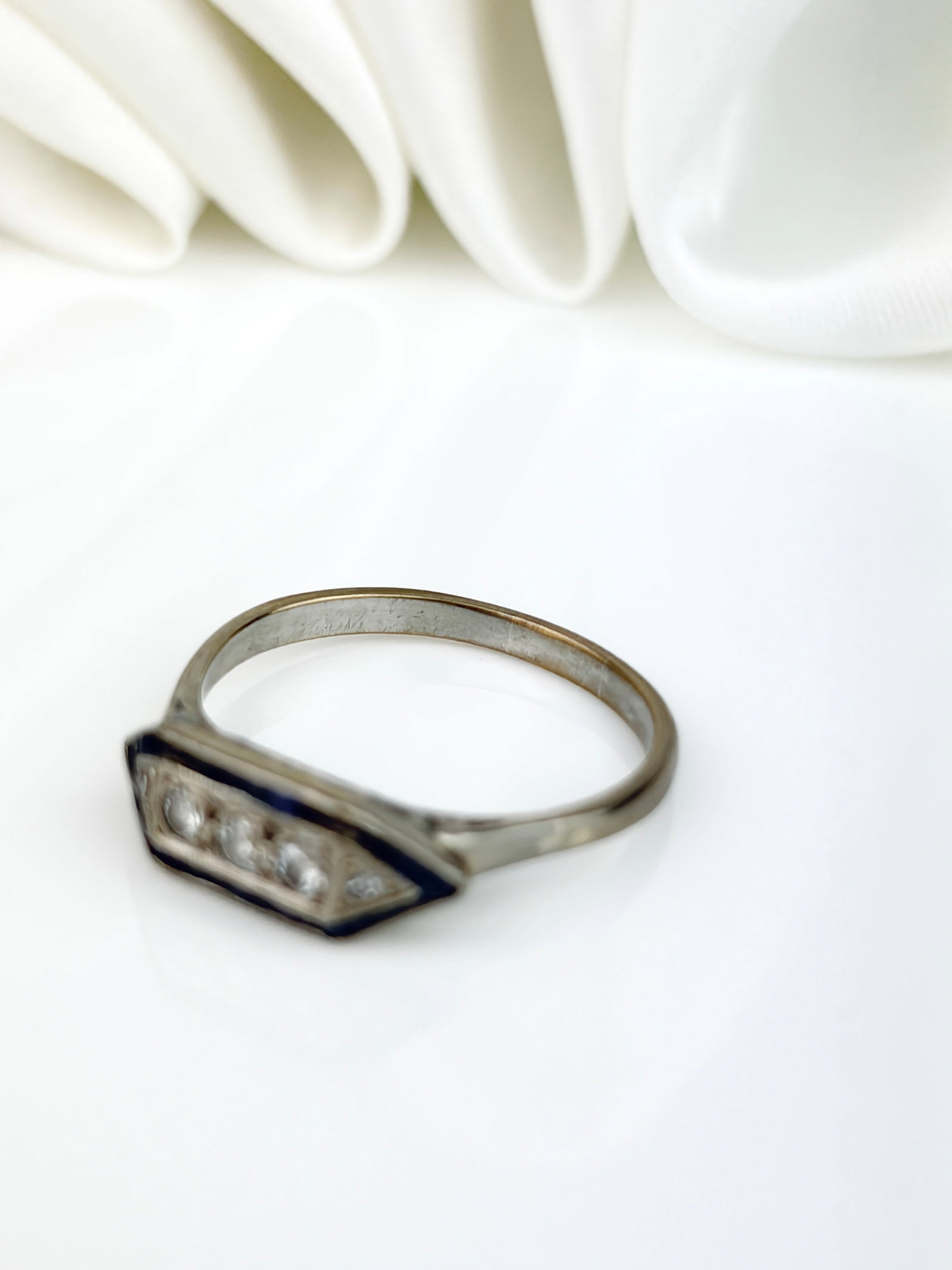 ANTIQUE ART DECO SAPPHIRE AND DIAMOND RING - 6