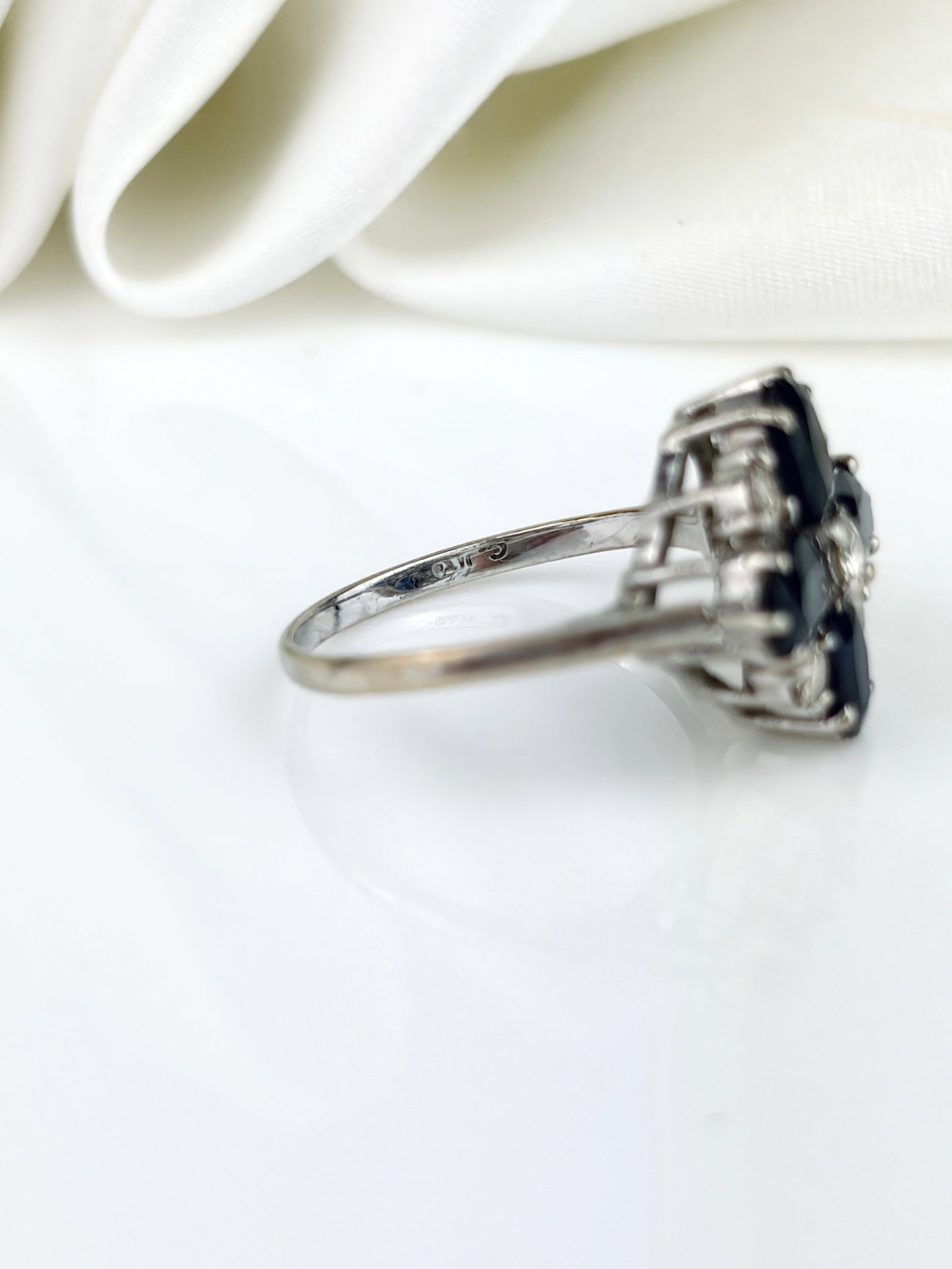 VINTAGE SAPPHIRE AND DIAMOND FLOWER CLUSTER RING IN 18CT WHITE GOLD - 4