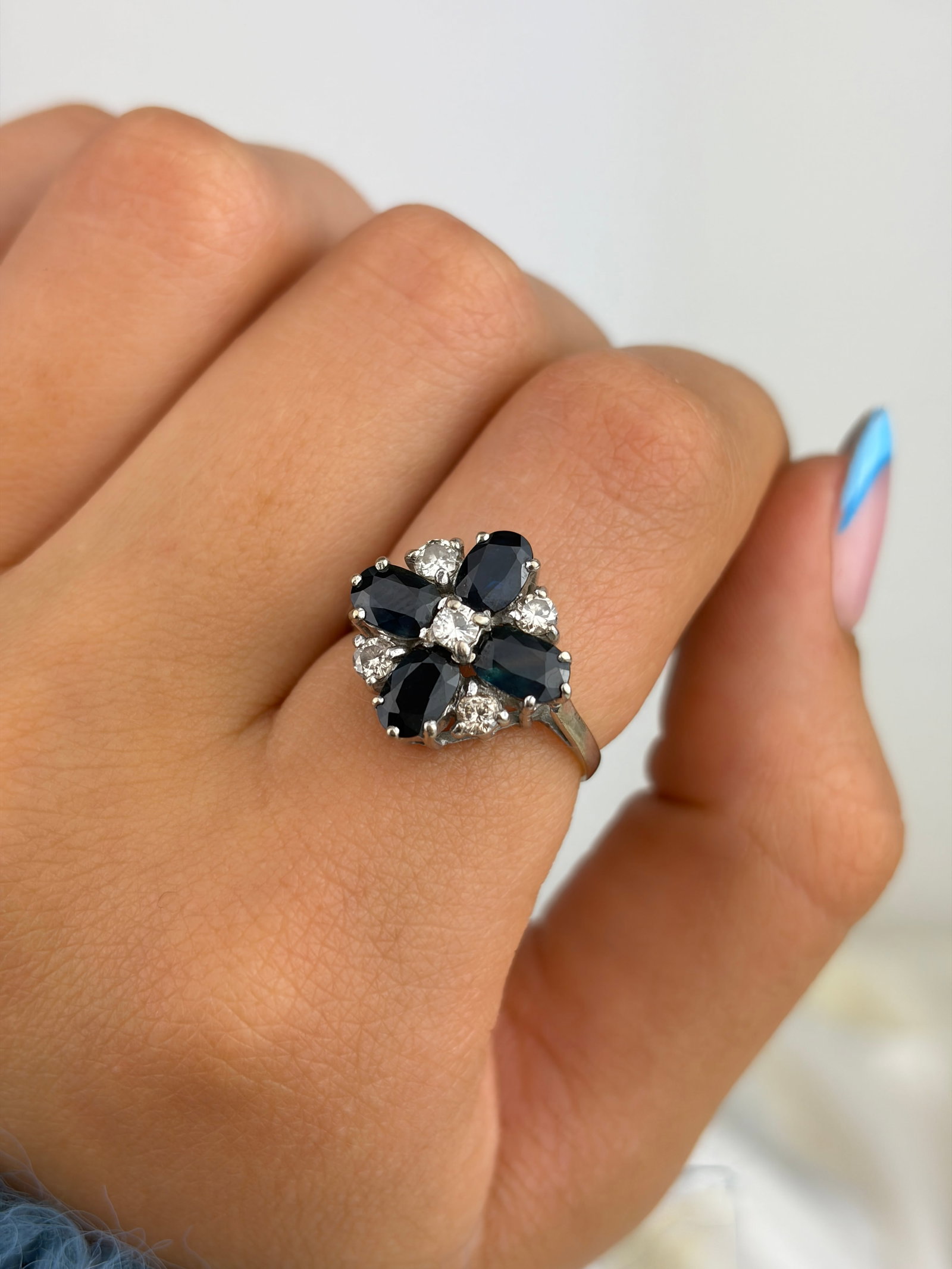 VINTAGE SAPPHIRE AND DIAMOND FLOWER CLUSTER RING IN 18CT WHITE GOLD - 8
