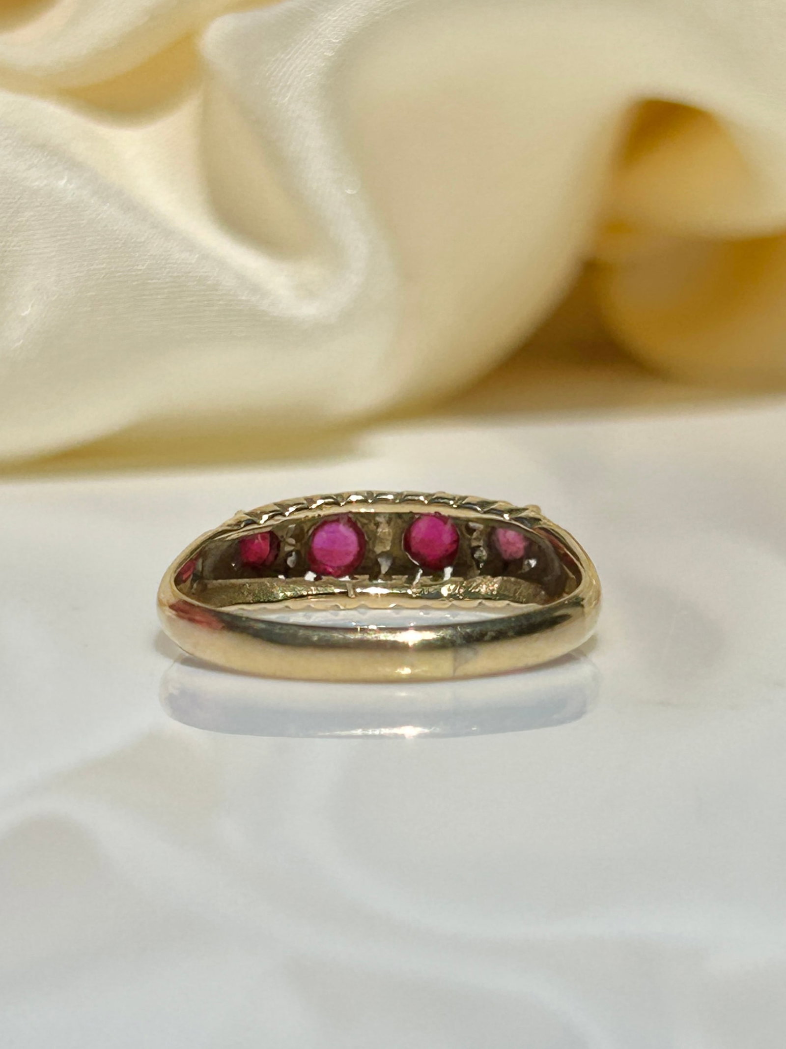 18ct Yellow Gold Ruby And Diamond 5 Stone Ring - 3