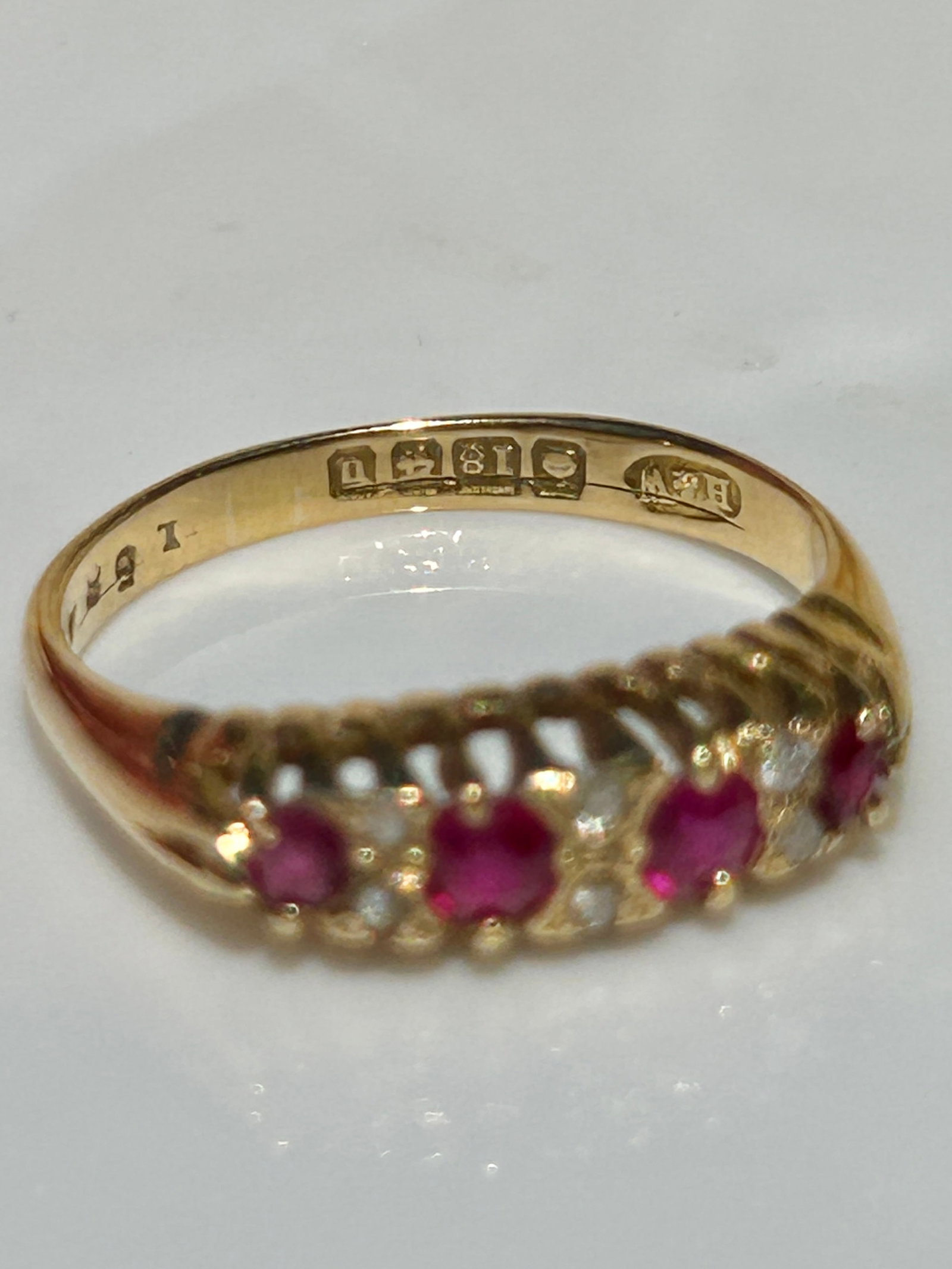 18ct Yellow Gold Ruby And Diamond 5 Stone Ring - 5