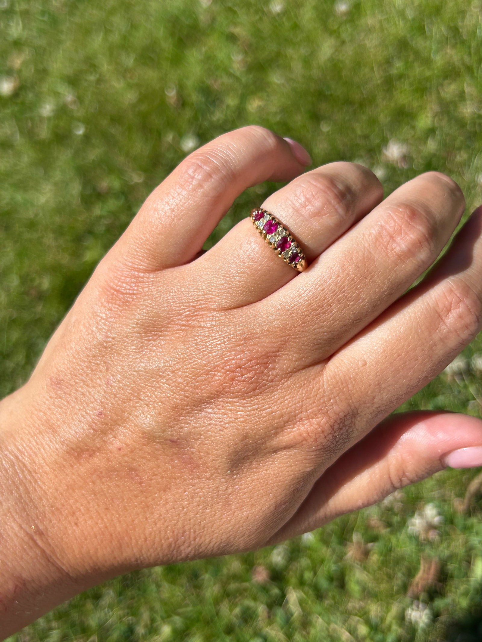 18ct Yellow Gold Ruby And Diamond 5 Stone Ring - 7