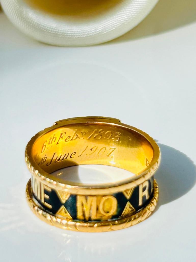 Antique 18ct Yellow Gold Black Enamel In Memory Of Band Ring - 4