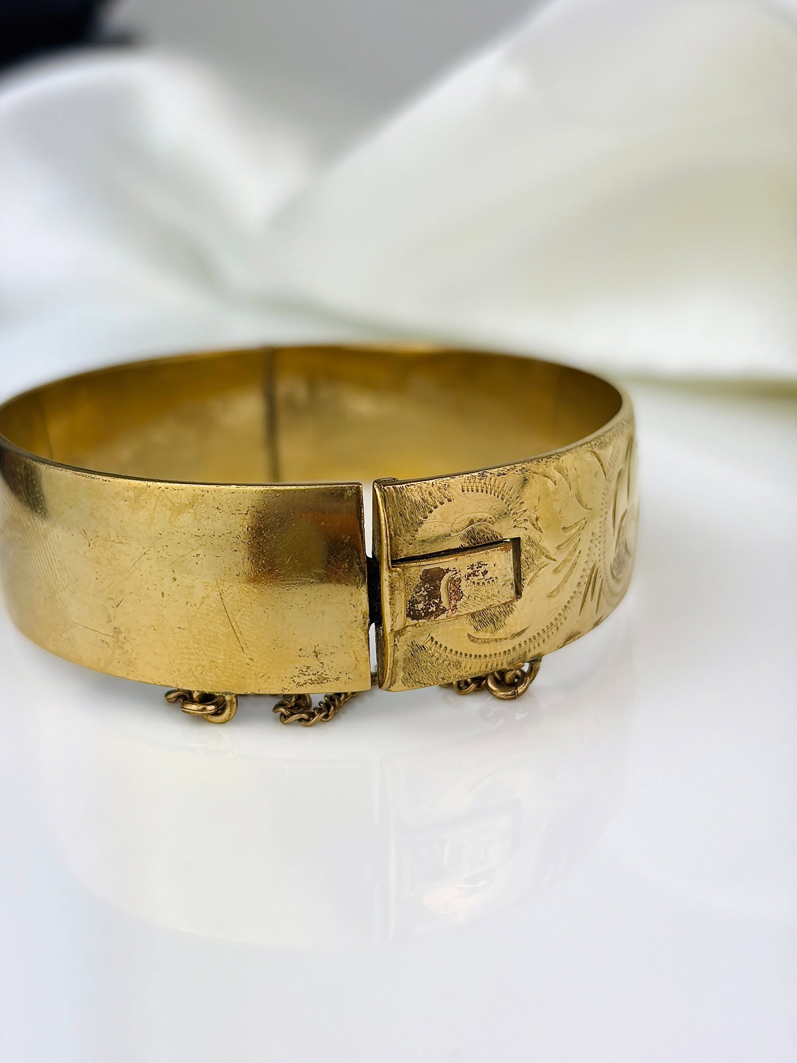 CHUNKY VINTAGE ROLLED GOLD BANGLE - SWIRL DESIGN - 3