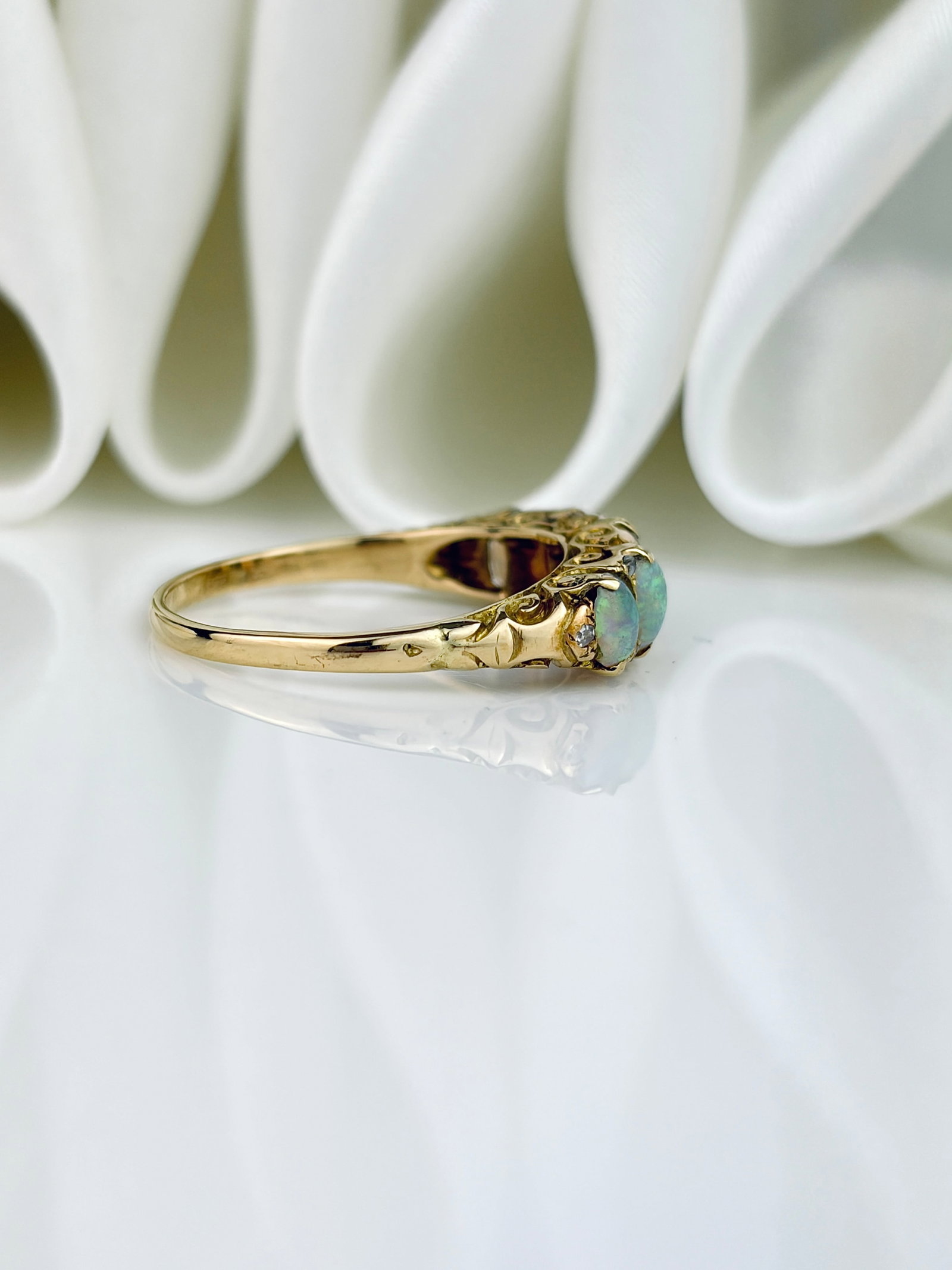 Antique 18ct Yellow Gold Scroll Set Opal 5 Stone Ring with diamond points - 2