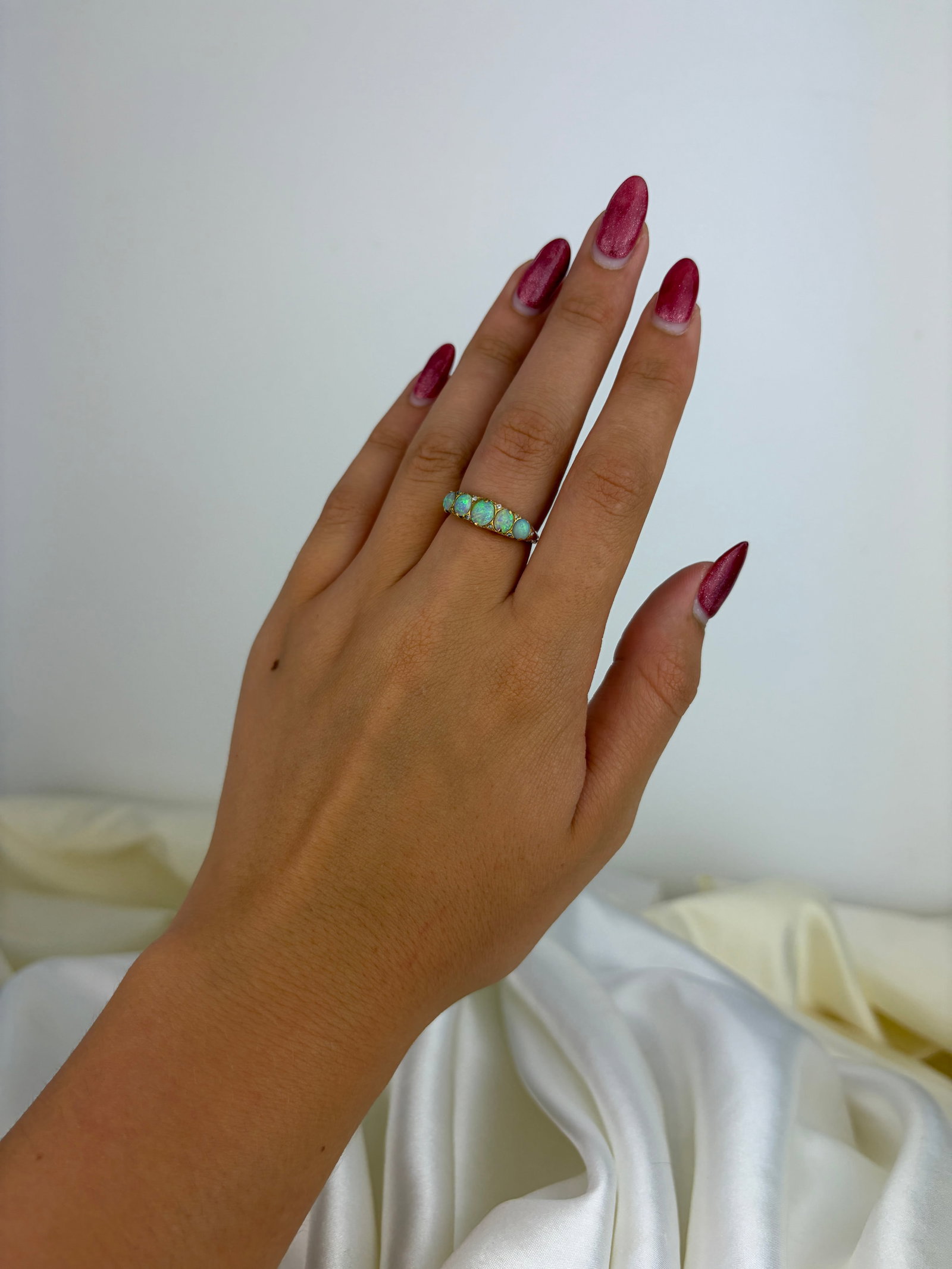 Antique 18ct Yellow Gold Scroll Set Opal 5 Stone Ring with diamond points - 7