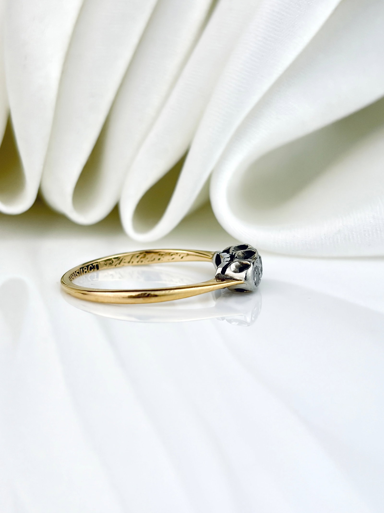 ANTIQUE 18CT GOLD DIAMOND 3 STONE RING - 2