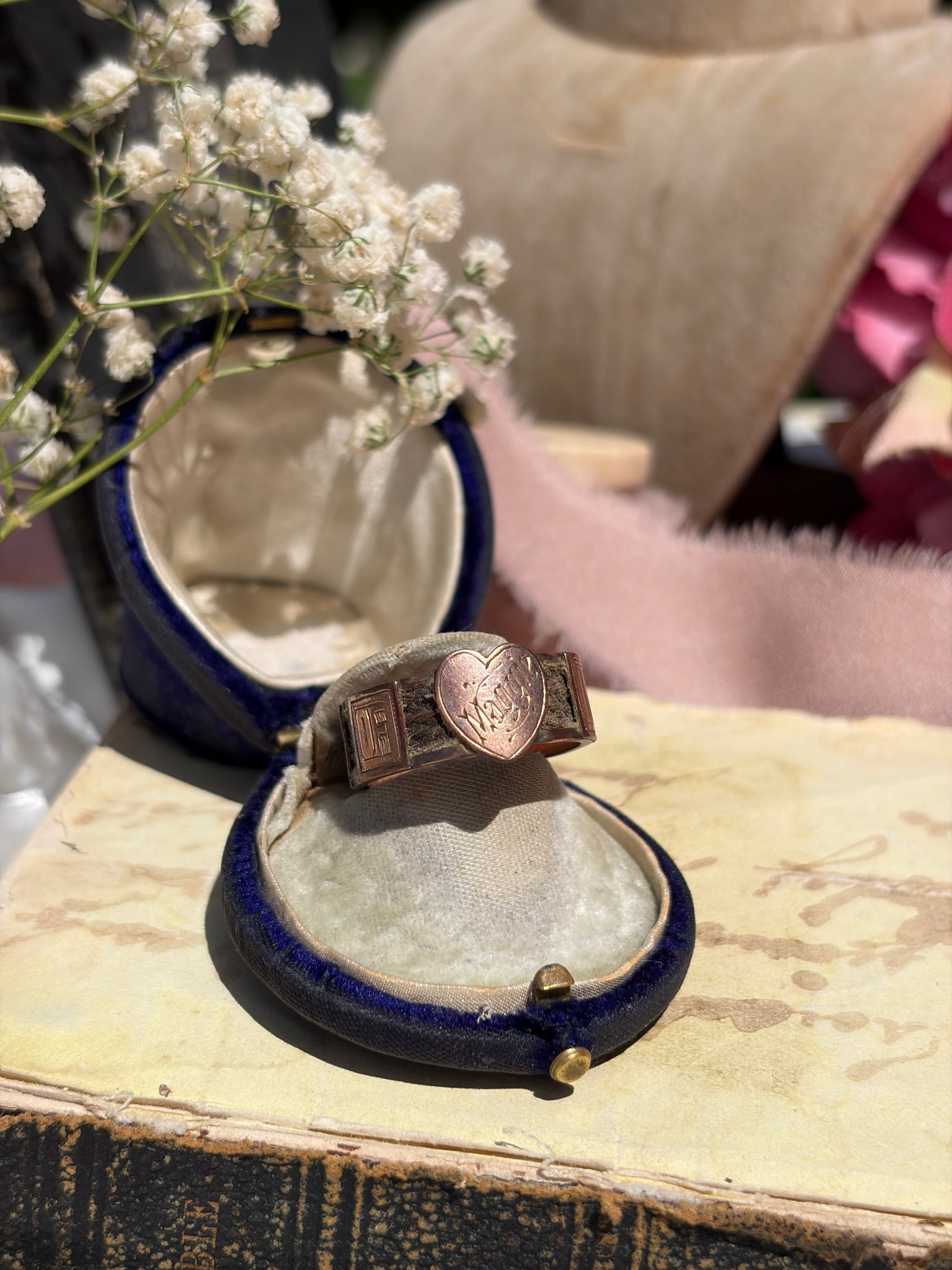 Antique 9ct Gold Hair 'In Memory Of' Heart Ring - 2