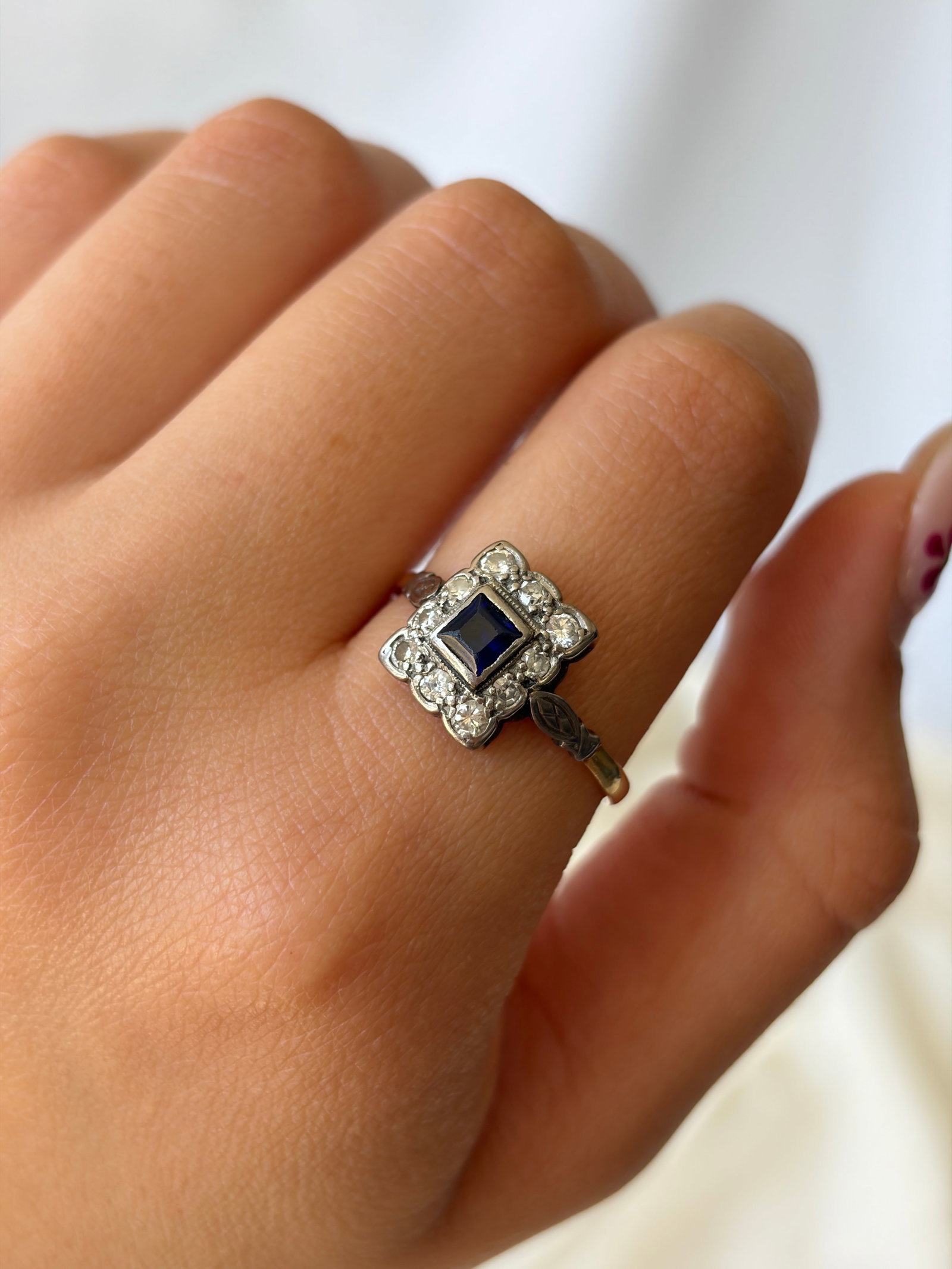 CHUNKY 18CT YELLOW GOLD SAPPHIRE AND DIAMOND SQUARE DESIGN RING - 3
