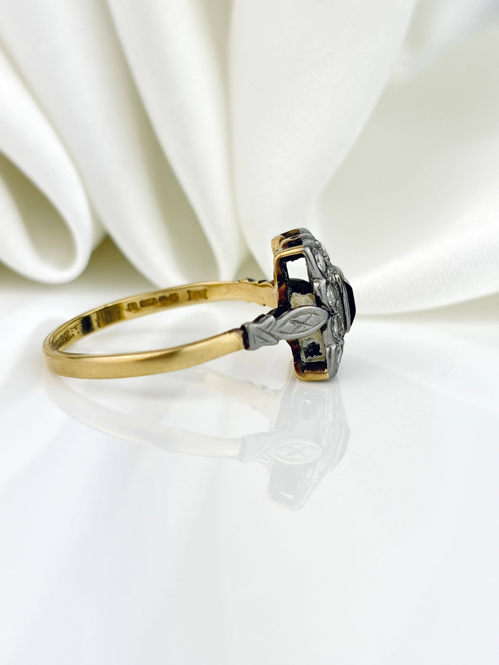 CHUNKY 18CT YELLOW GOLD SAPPHIRE AND DIAMOND SQUARE DESIGN RING - 4
