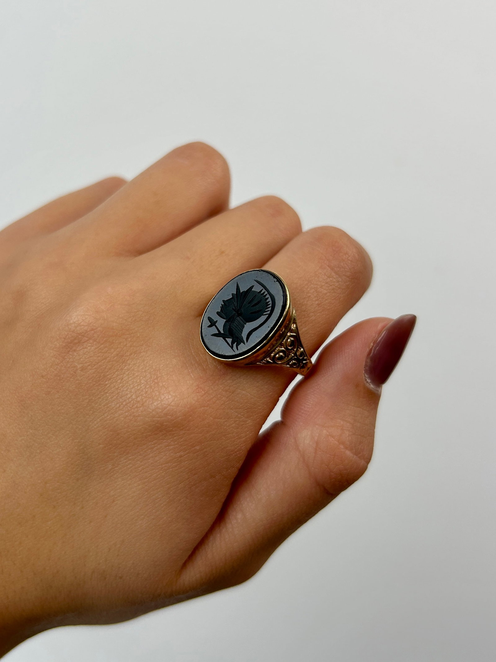 Vintage Carved Onyx Roman Intaglio Ring in 9ct Gold - 7