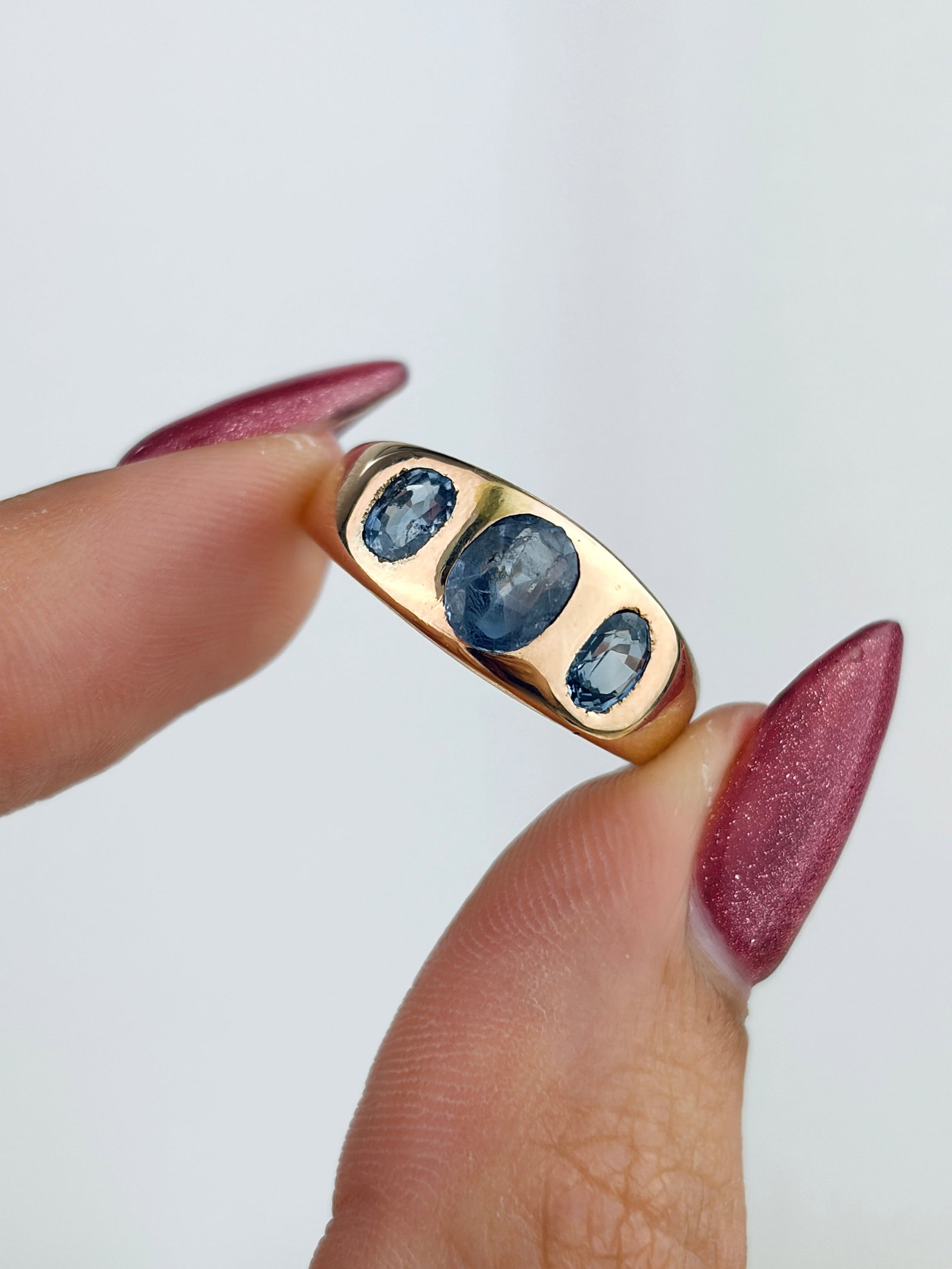 Antique 15ct Yellow Gold Chunky Sapphire 3 Stone Ring - 7