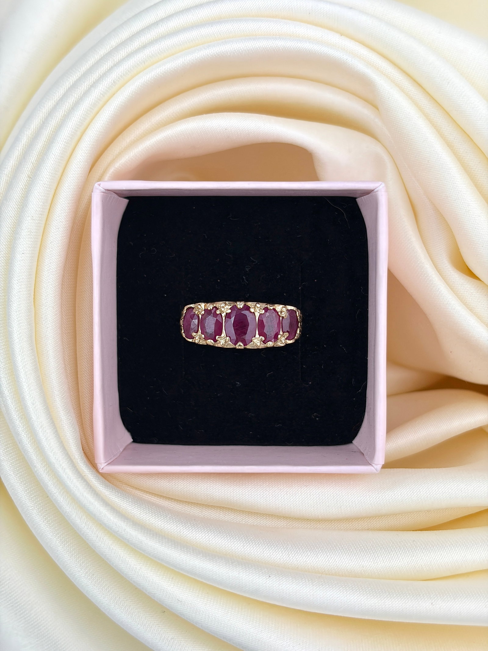 Vintage Chunky 9ct Gold Ruby 5 Stone Ring - 7