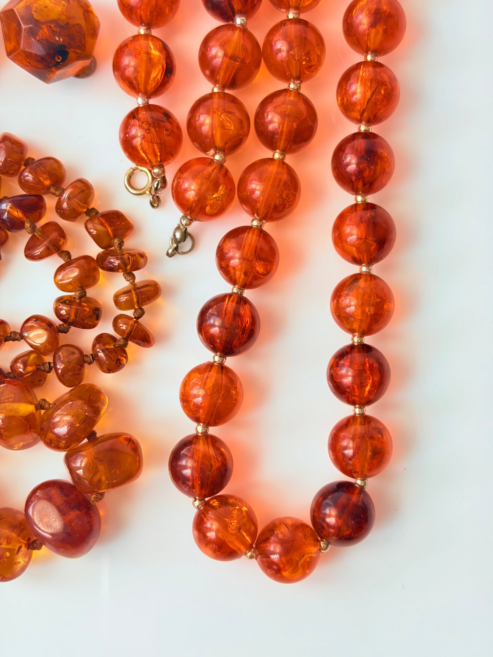 MIXED LOT- AMBER/BAKELITE NECKLACES EARRINGS ETC - 3