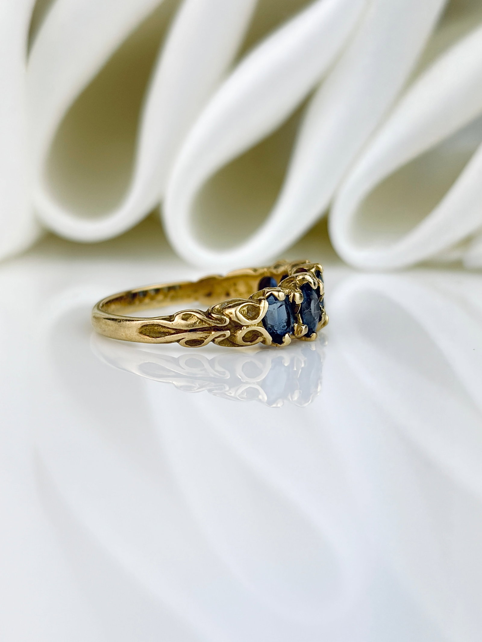 Antique 18ct Yellow Gold Sapphire 5 Stone Ring Scroll Shoulders - 2