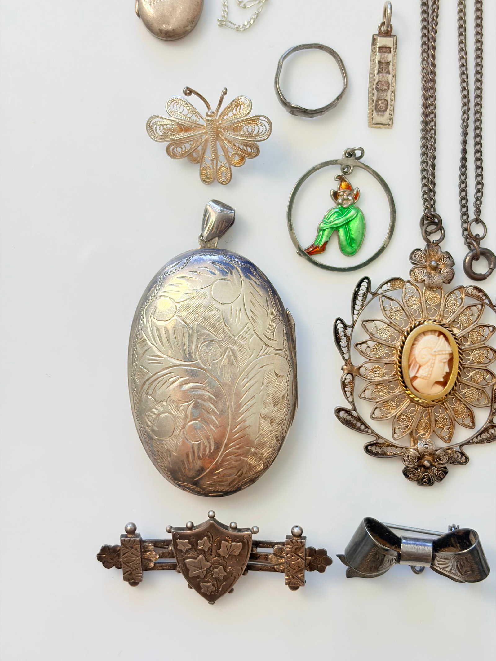 MIXED LOT- SILVER LOCKETS ETC - 2