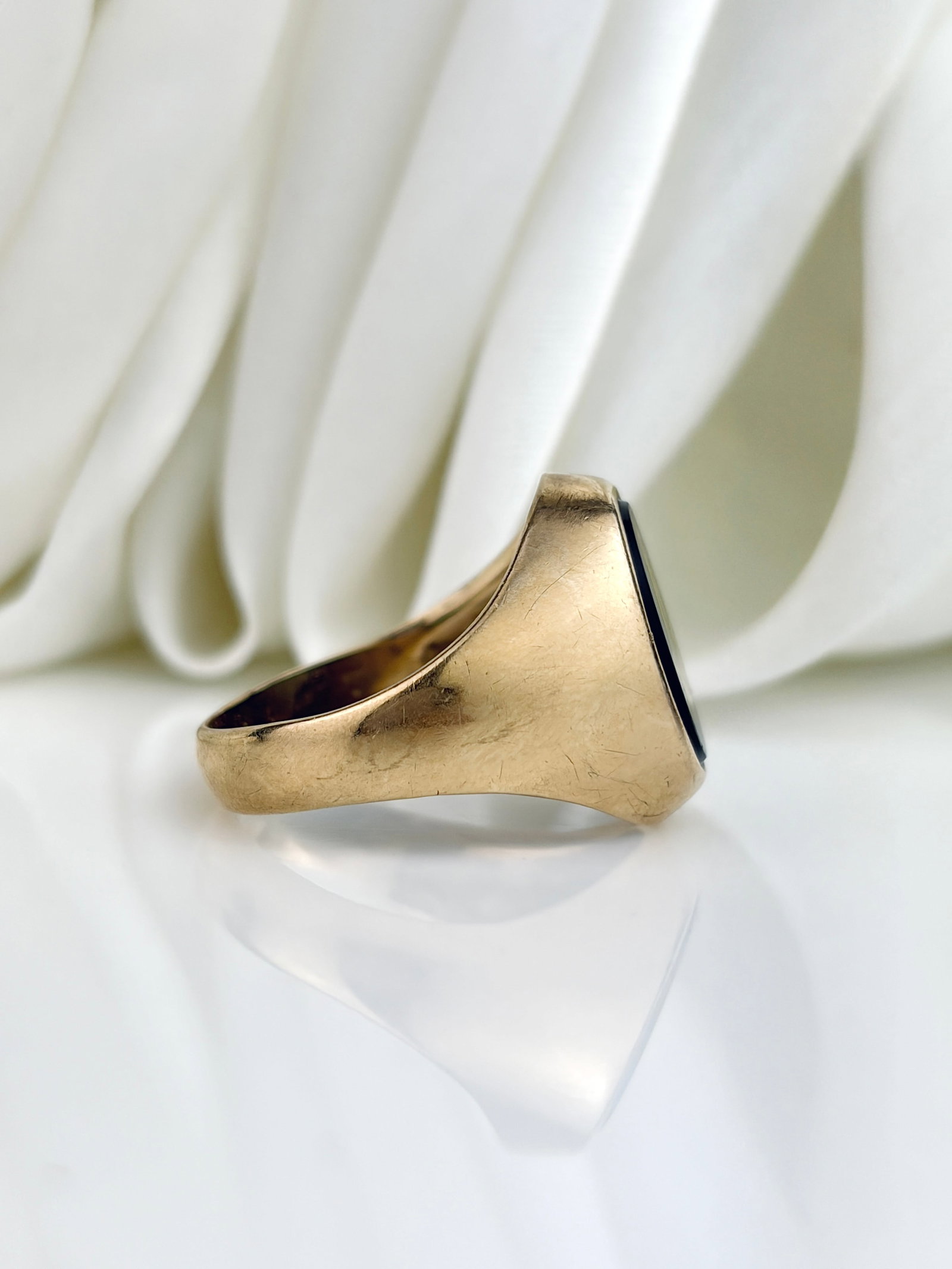 Chunky 9ct Gold Onyx Freemason Signet Ring - 3
