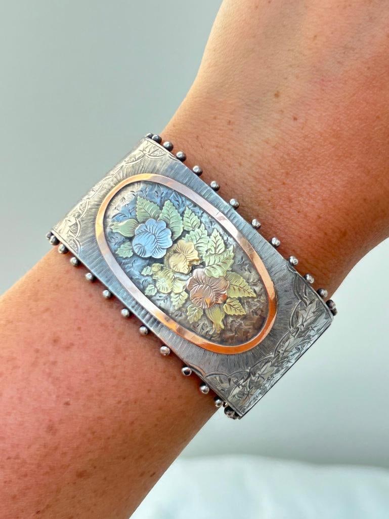 Antique wide silver bangle with gold overlay in fitted antique box - 3
