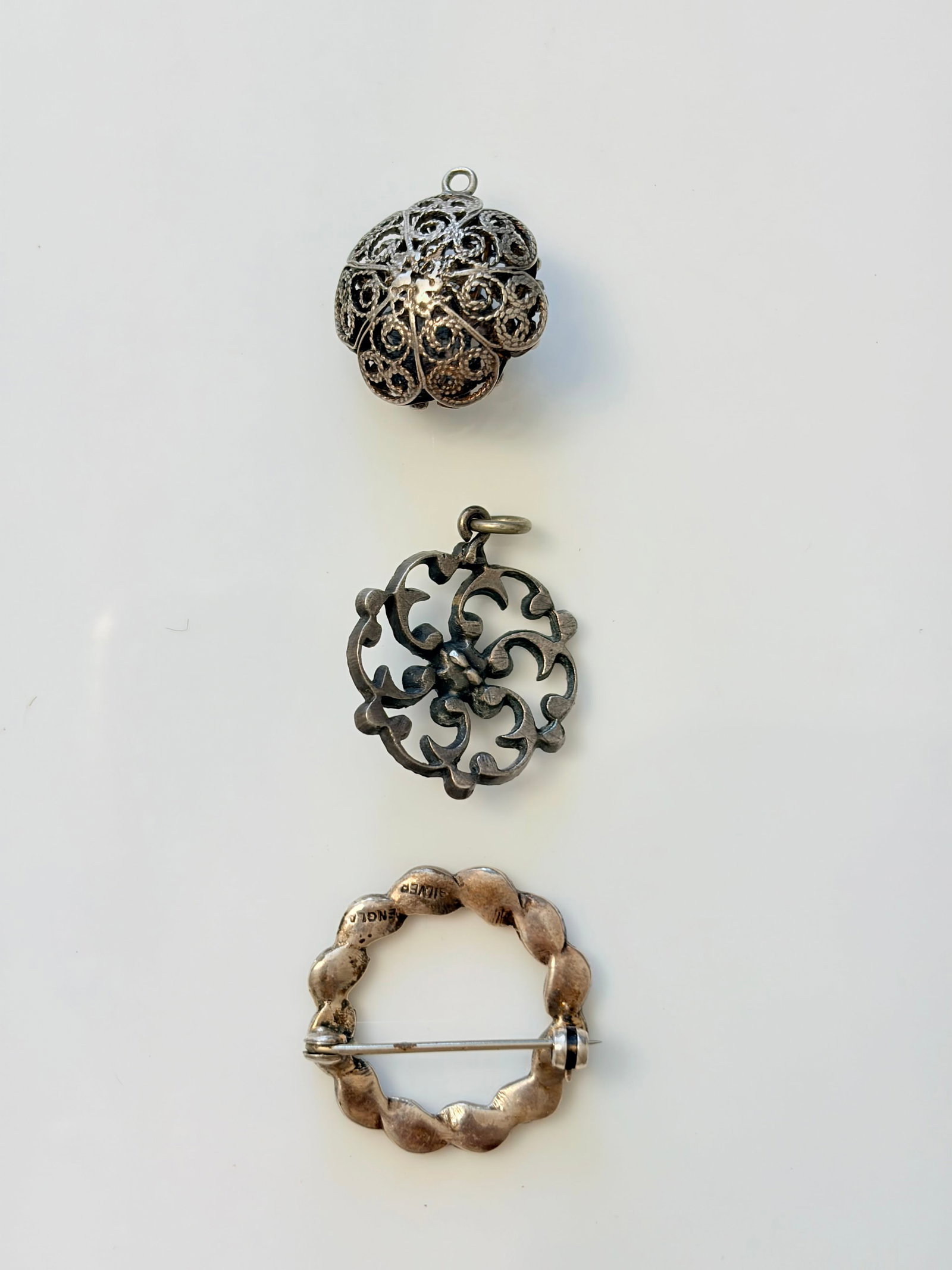 MIXED LOT- 3X SILVER ENAMEL PENDANT BROOCH ETC - 2