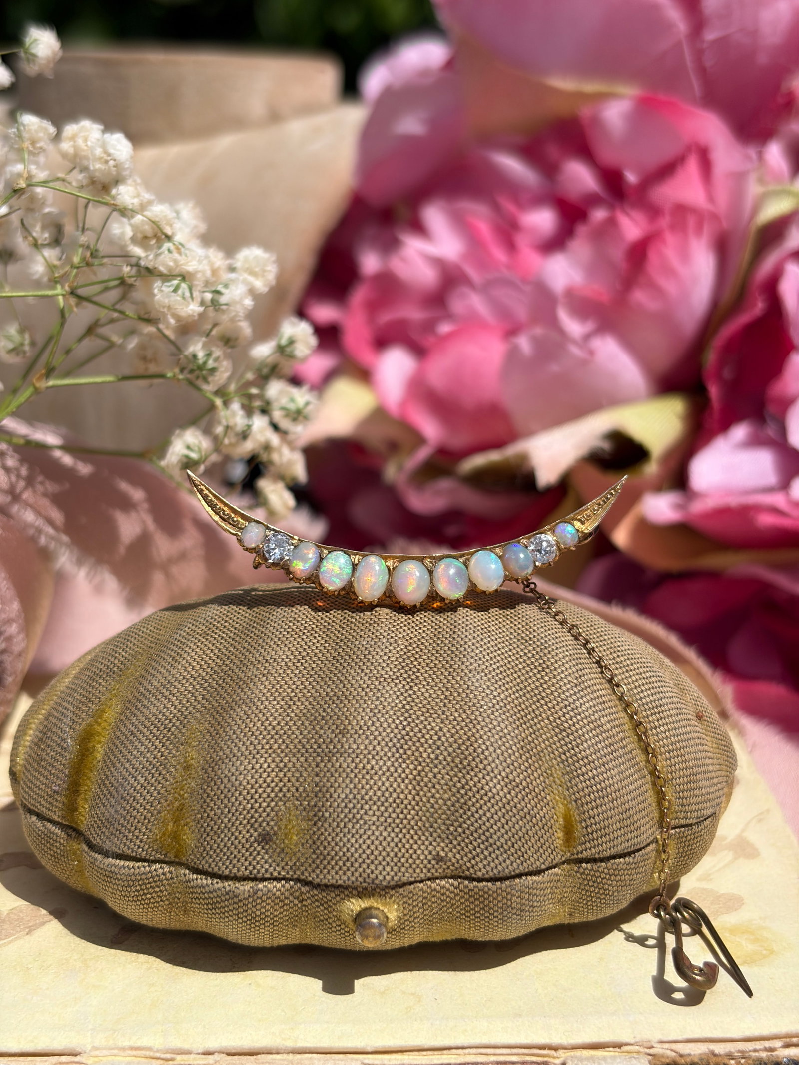 Antique Opal and Diamond Crescent Brooch in Gold - 2