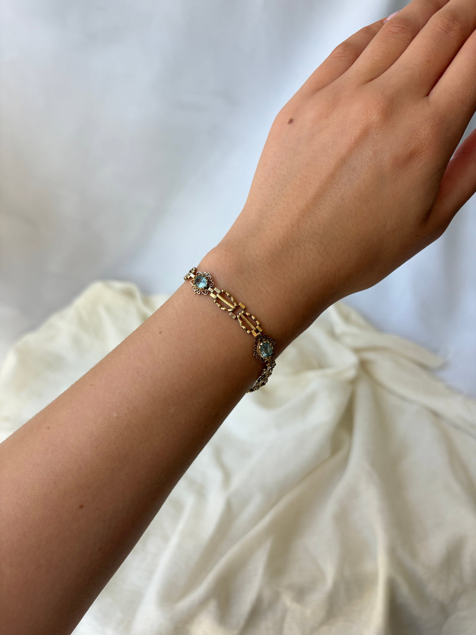 SWEET 9CT YELLOW GOLD AQUAMARINE BRACELET - 2