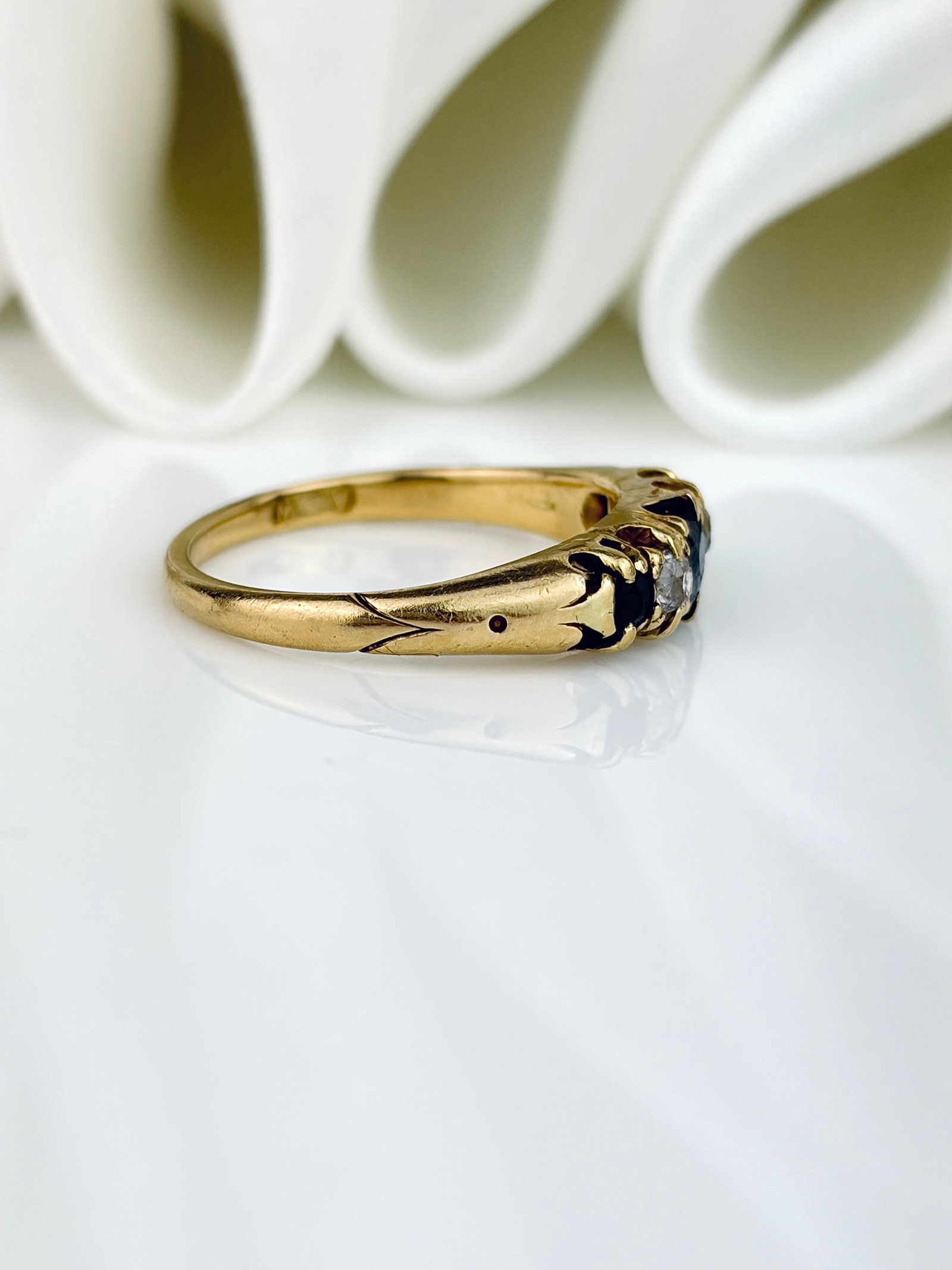 Lovely Antique 18ct Yellow Gold Sapphire and Diamond 5 Stone Ring - 2