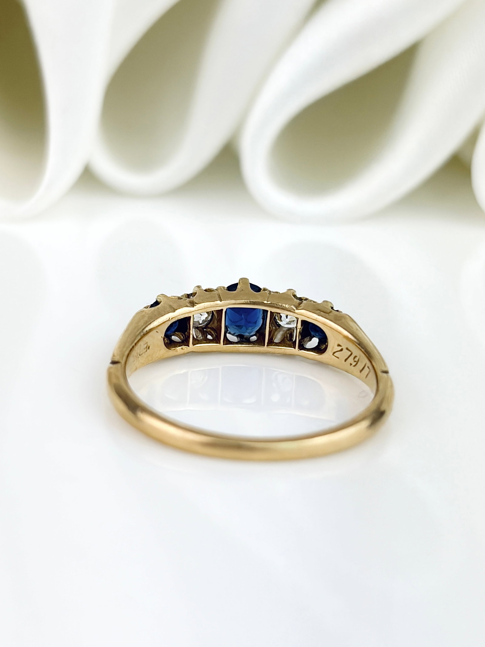 Lovely Antique 18ct Yellow Gold Sapphire and Diamond 5 Stone Ring - 3