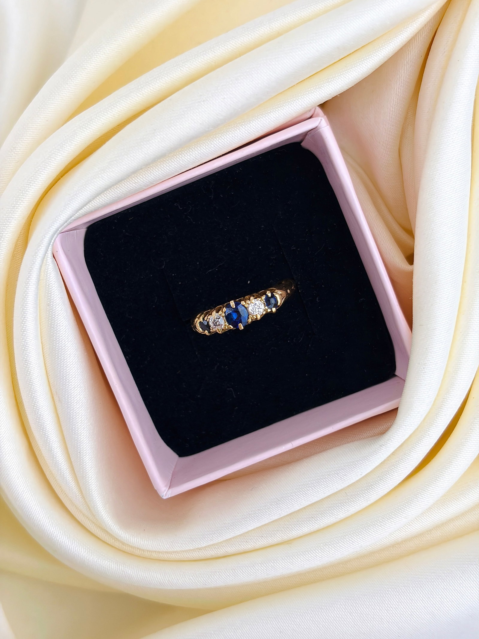 Lovely Antique 18ct Yellow Gold Sapphire and Diamond 5 Stone Ring - 9