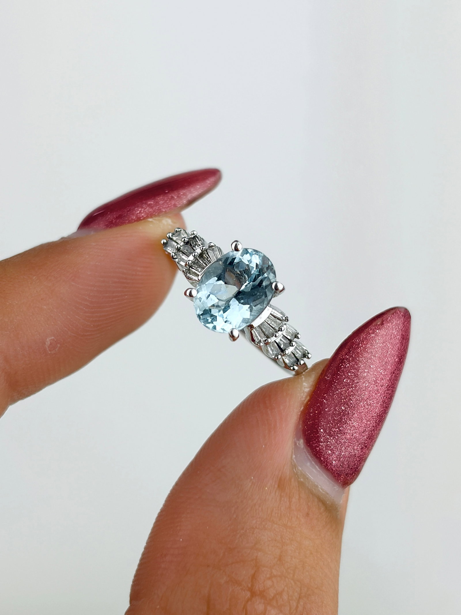Vintage 9ct White Gold Aquamarine and Tiered Diamond Shoulders Ring - 5