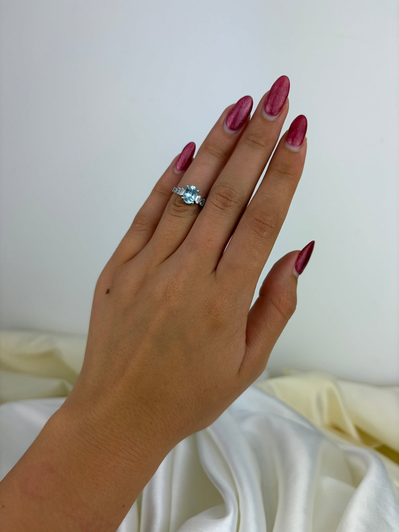 Vintage 9ct White Gold Aquamarine and Tiered Diamond Shoulders Ring - 7